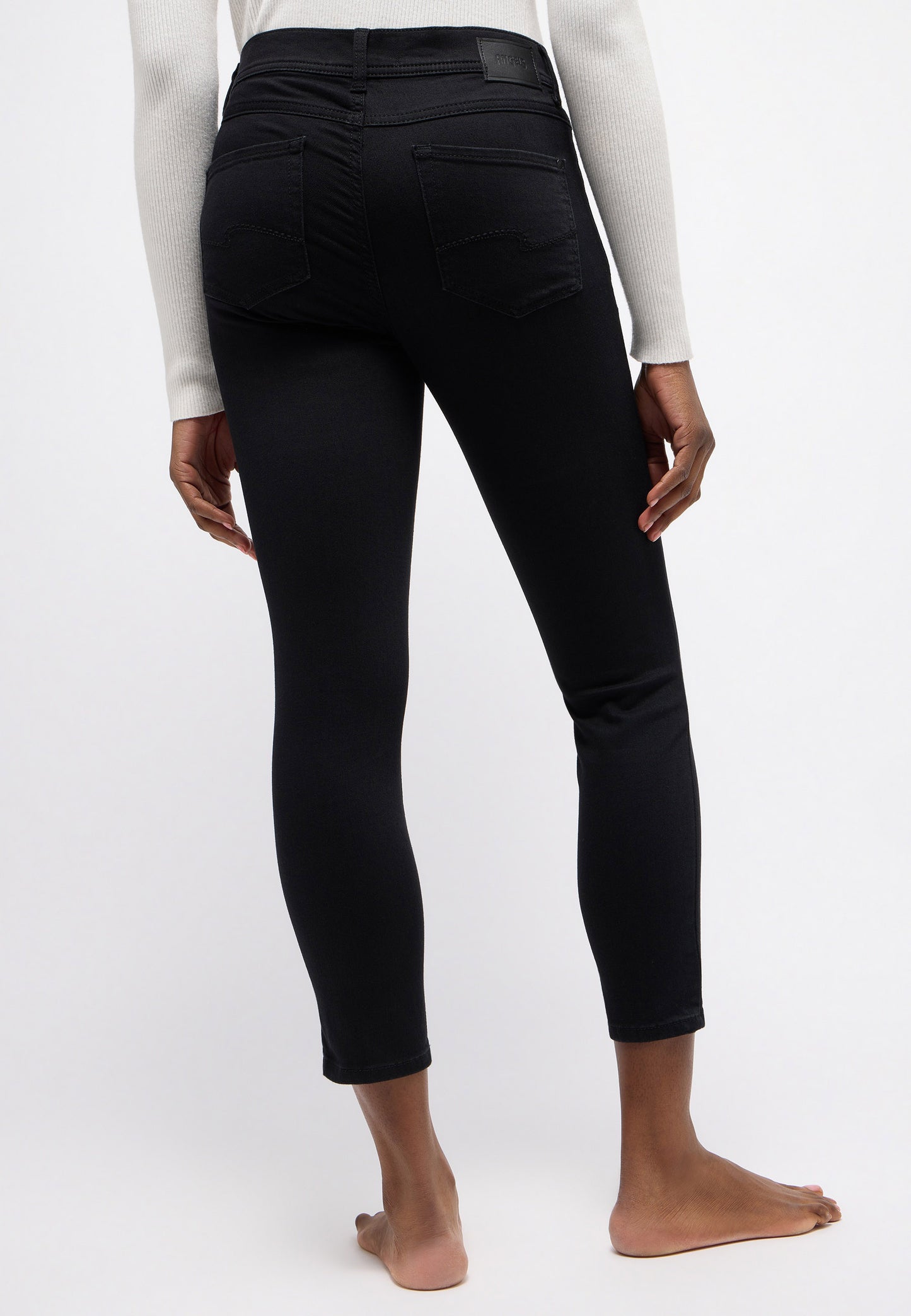 HOLLY CROP
