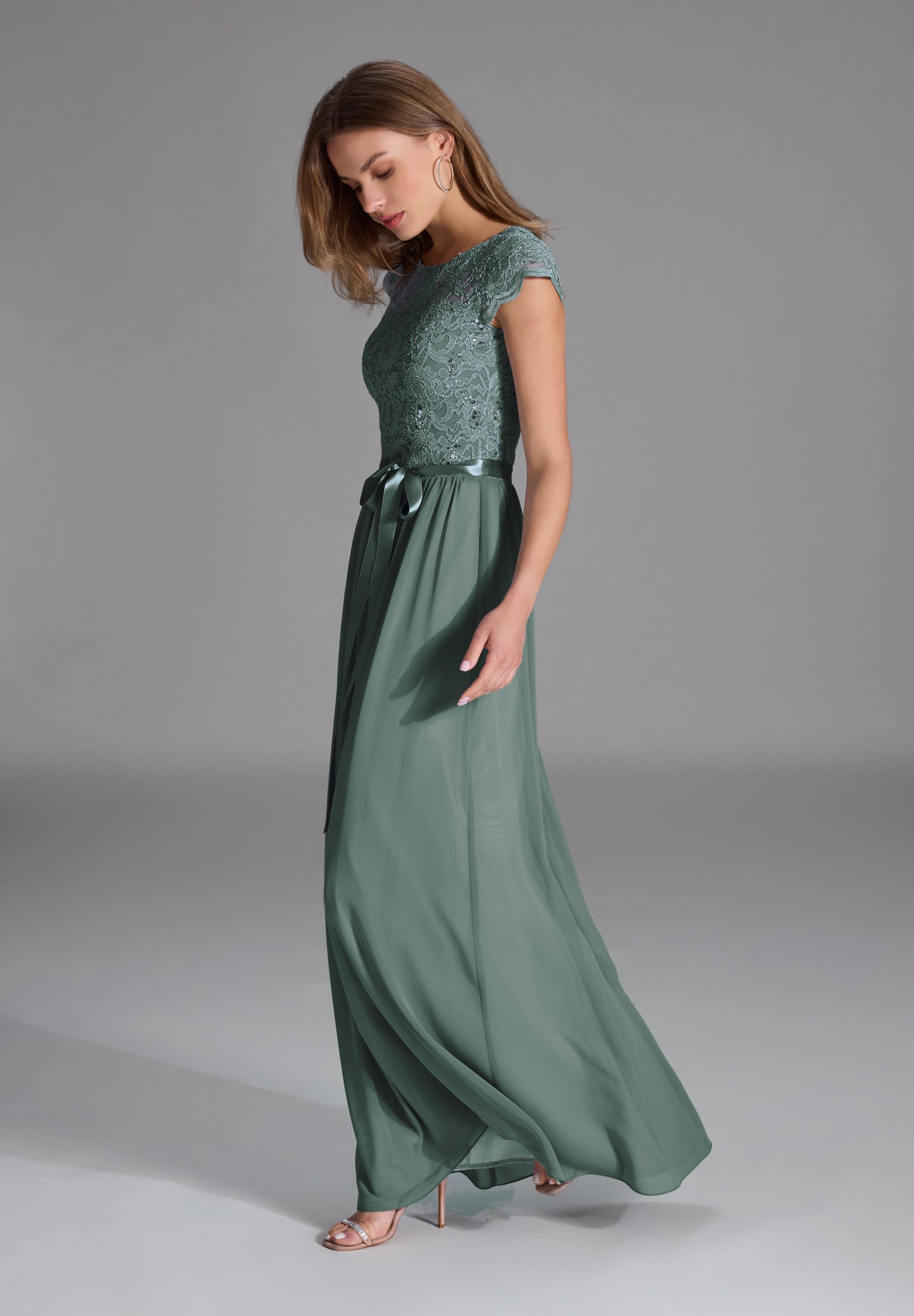 Abendkleid aus Chiffon mit paillettenbesetztem Spitzenoberteil