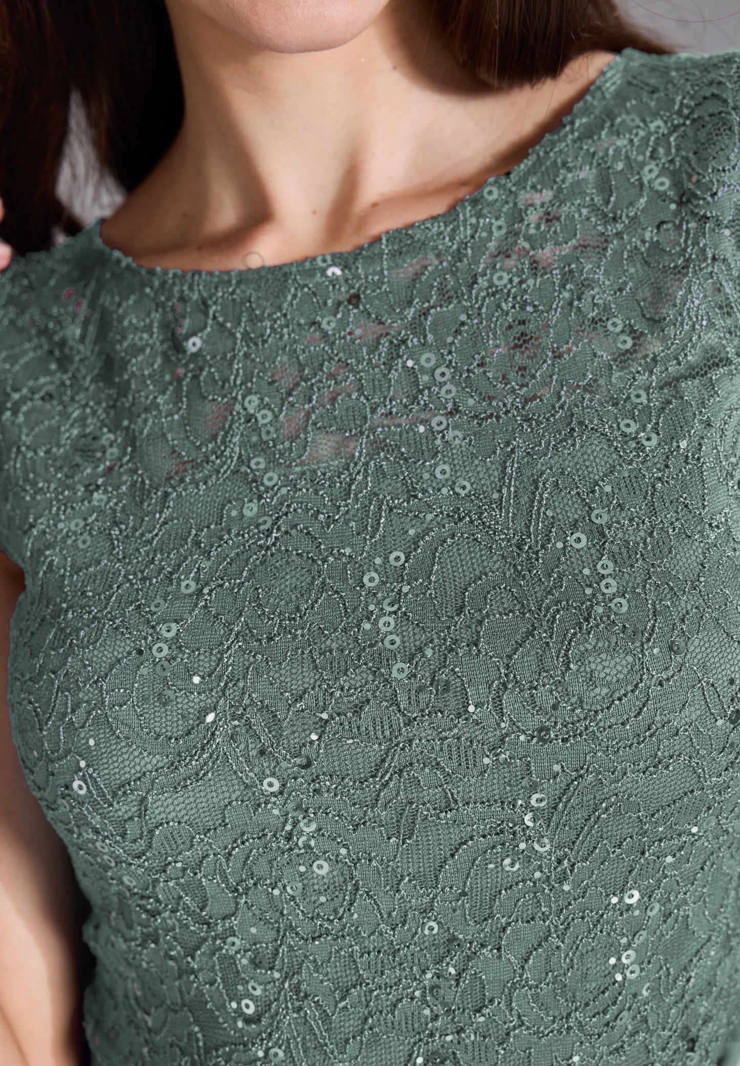Cocktailkleid aus Spitze und Chiffon