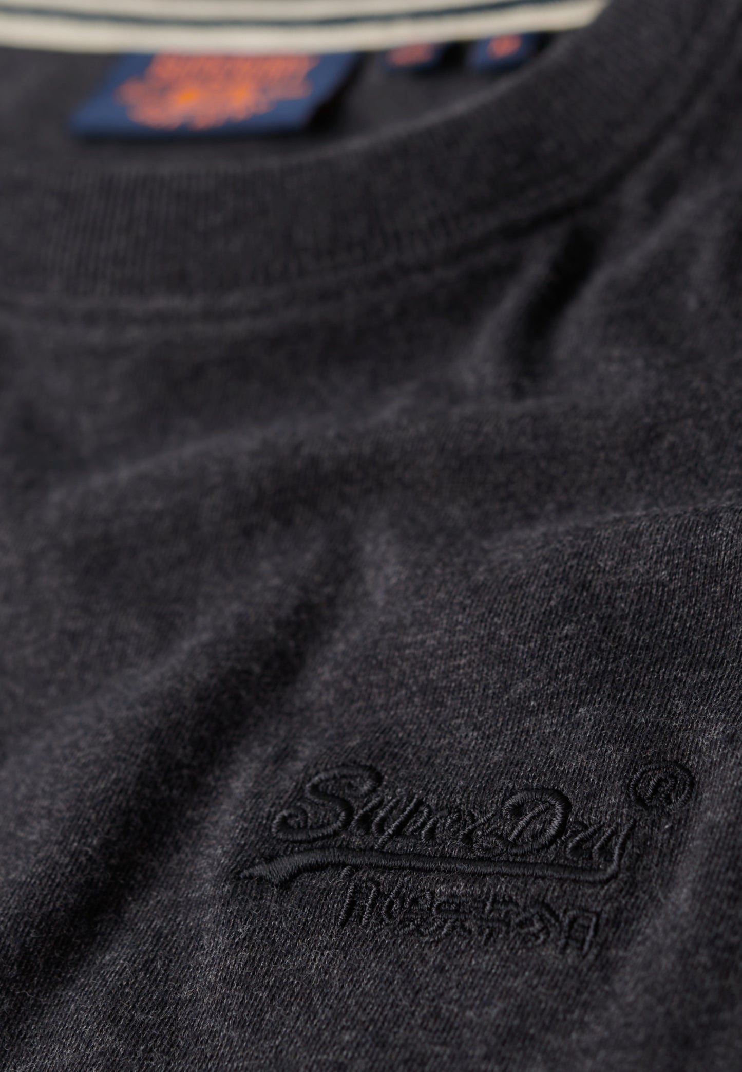 Essential T-Shirt aus Bio-Baumwolle mit Logo