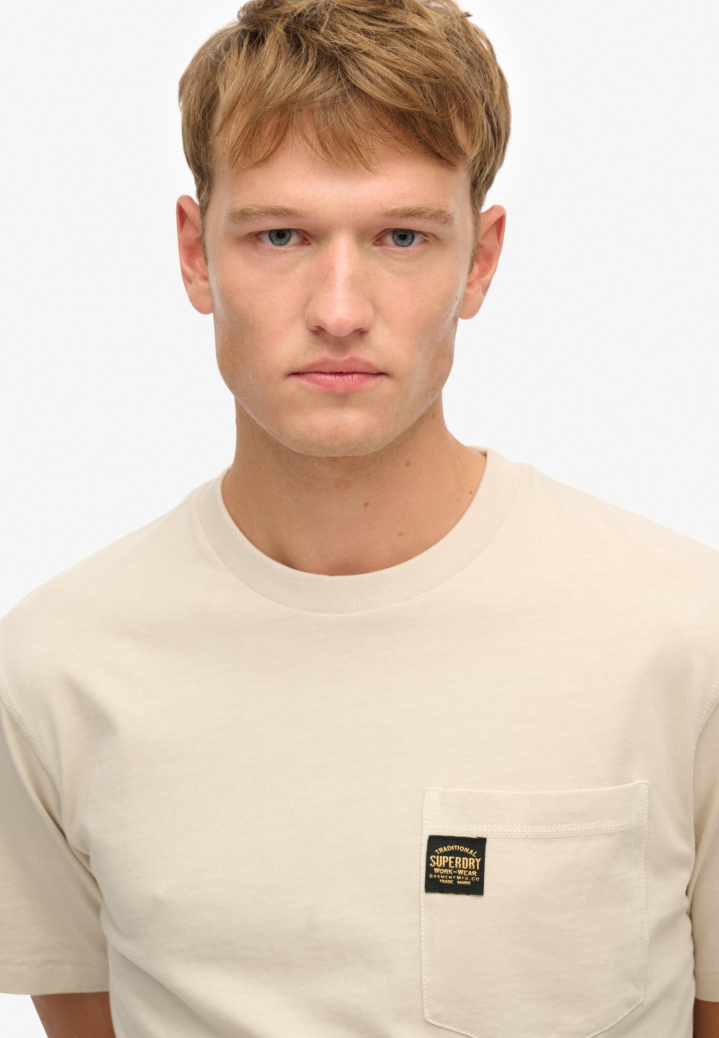 T-Shirt mit Tasche und Kontrastnähten