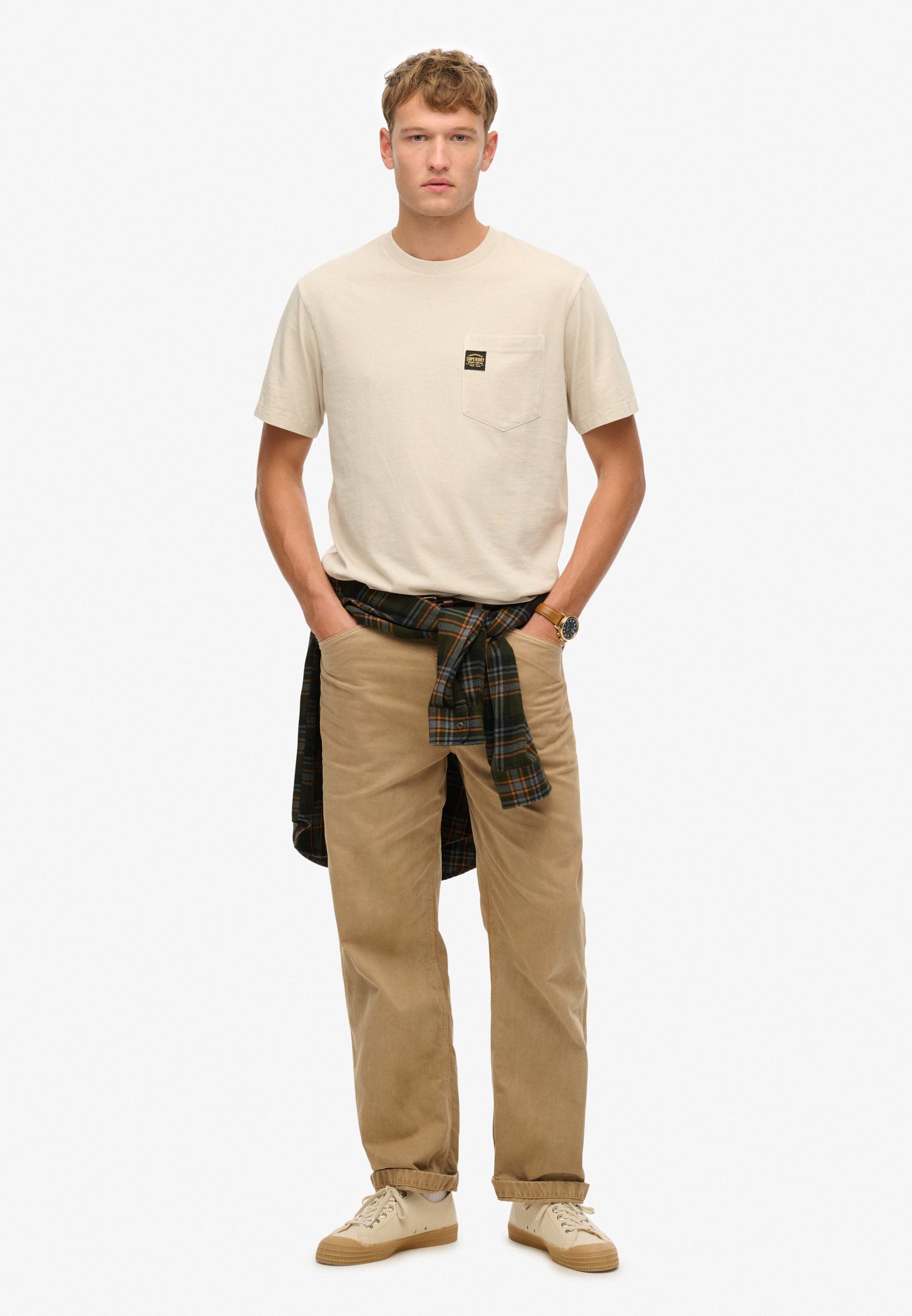 T-Shirt mit Tasche und Kontrastnähten