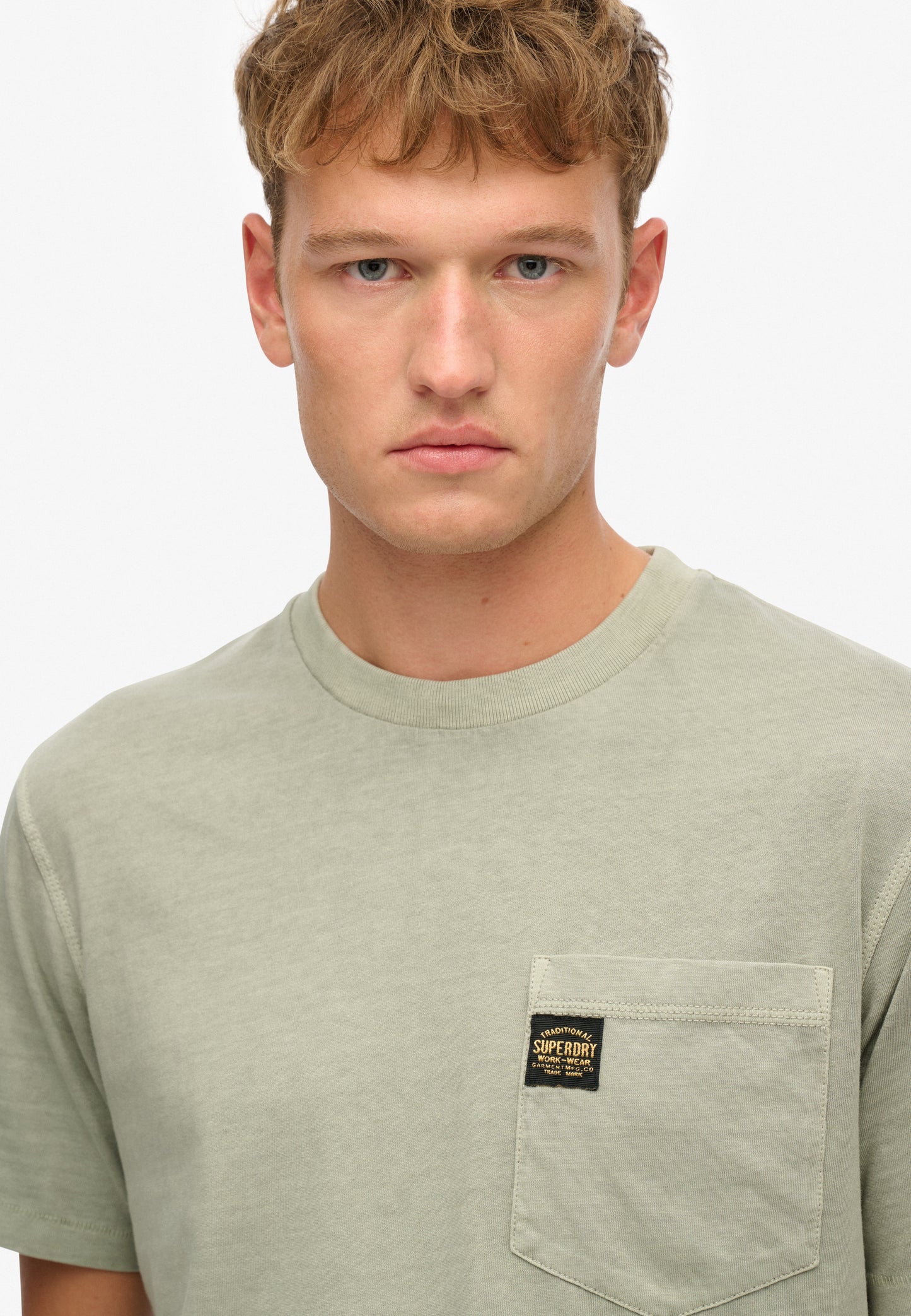 T-Shirt mit Tasche und Kontrastnähten