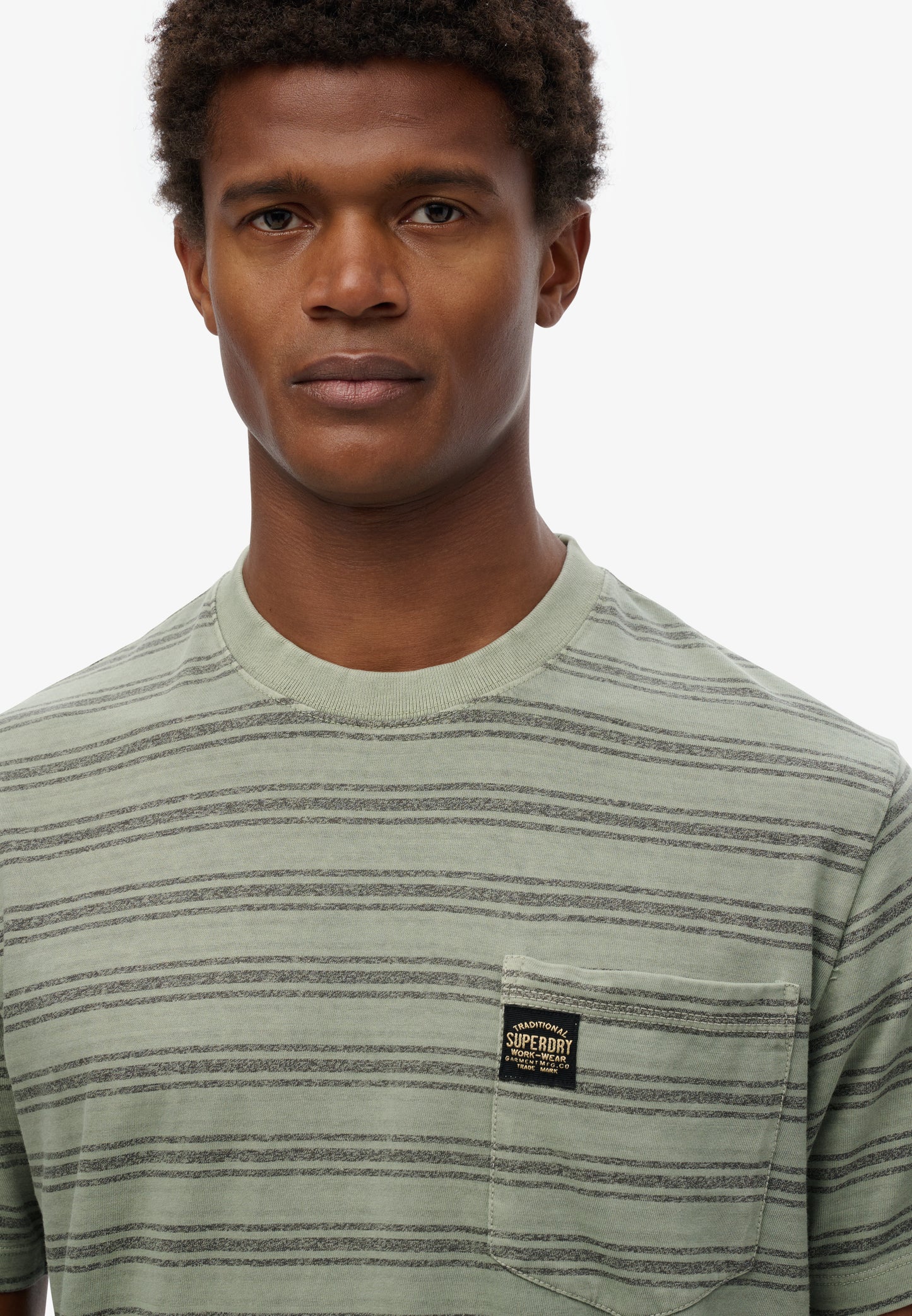 T-Shirt mit Tasche und Kontraststreifen