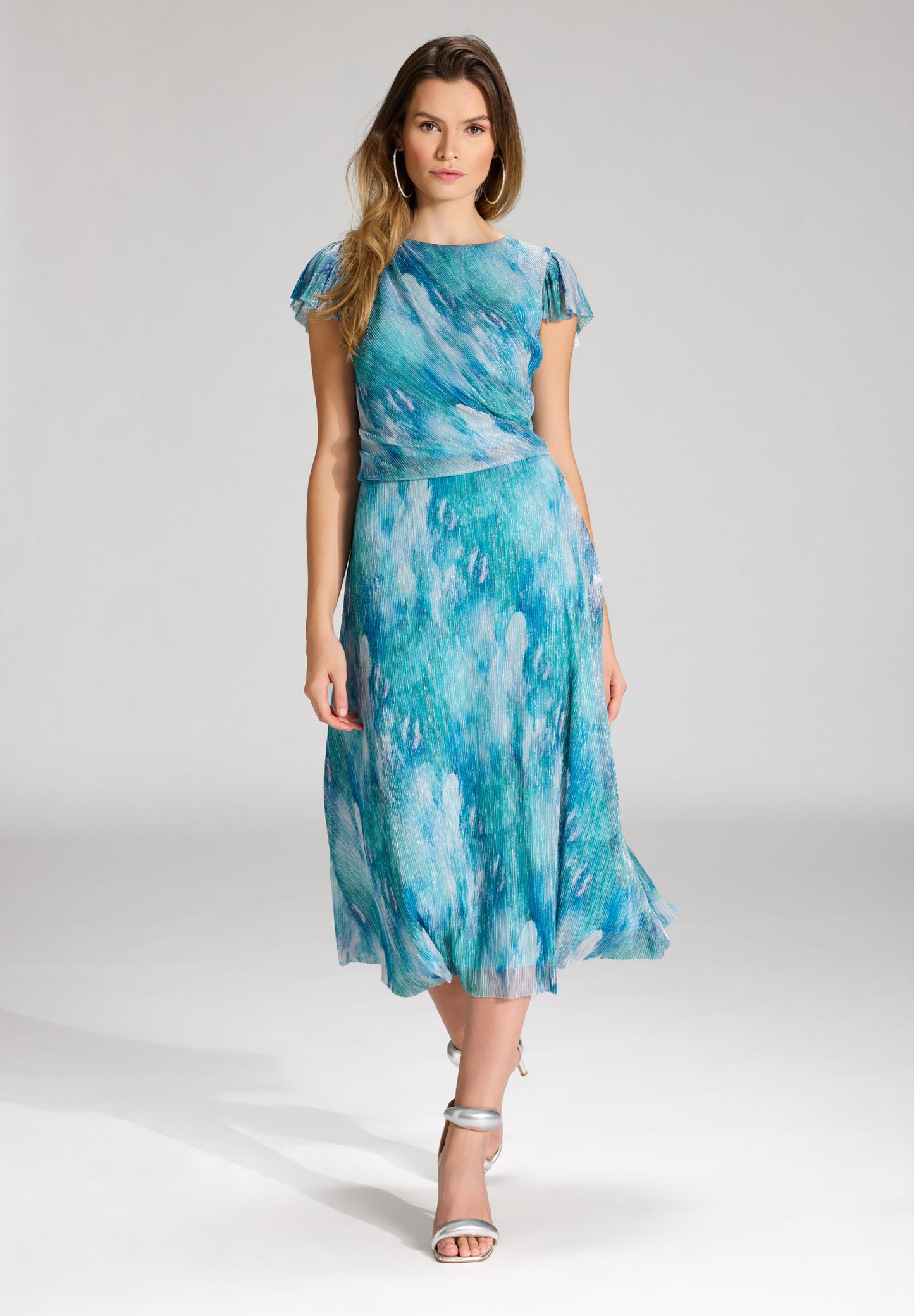 Midi Kleid aus bedrucktem Plissee Jersey mit kurzen Ärmeln