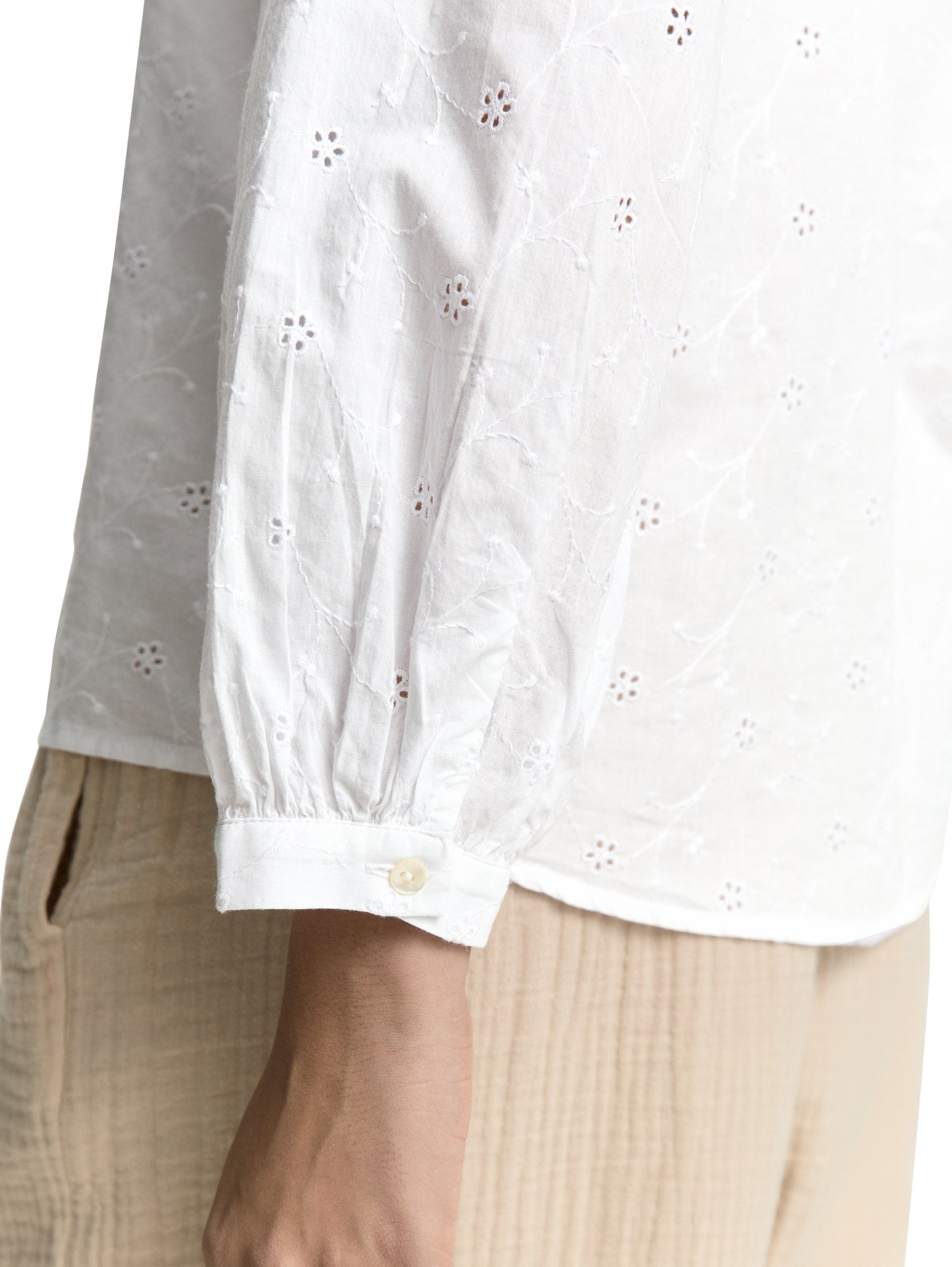 Bluse mit Lochstickerei