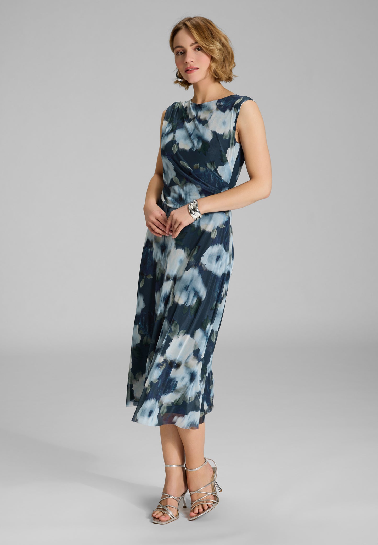 Midi Kleid aus weichem Mesh mit Ikat Druck