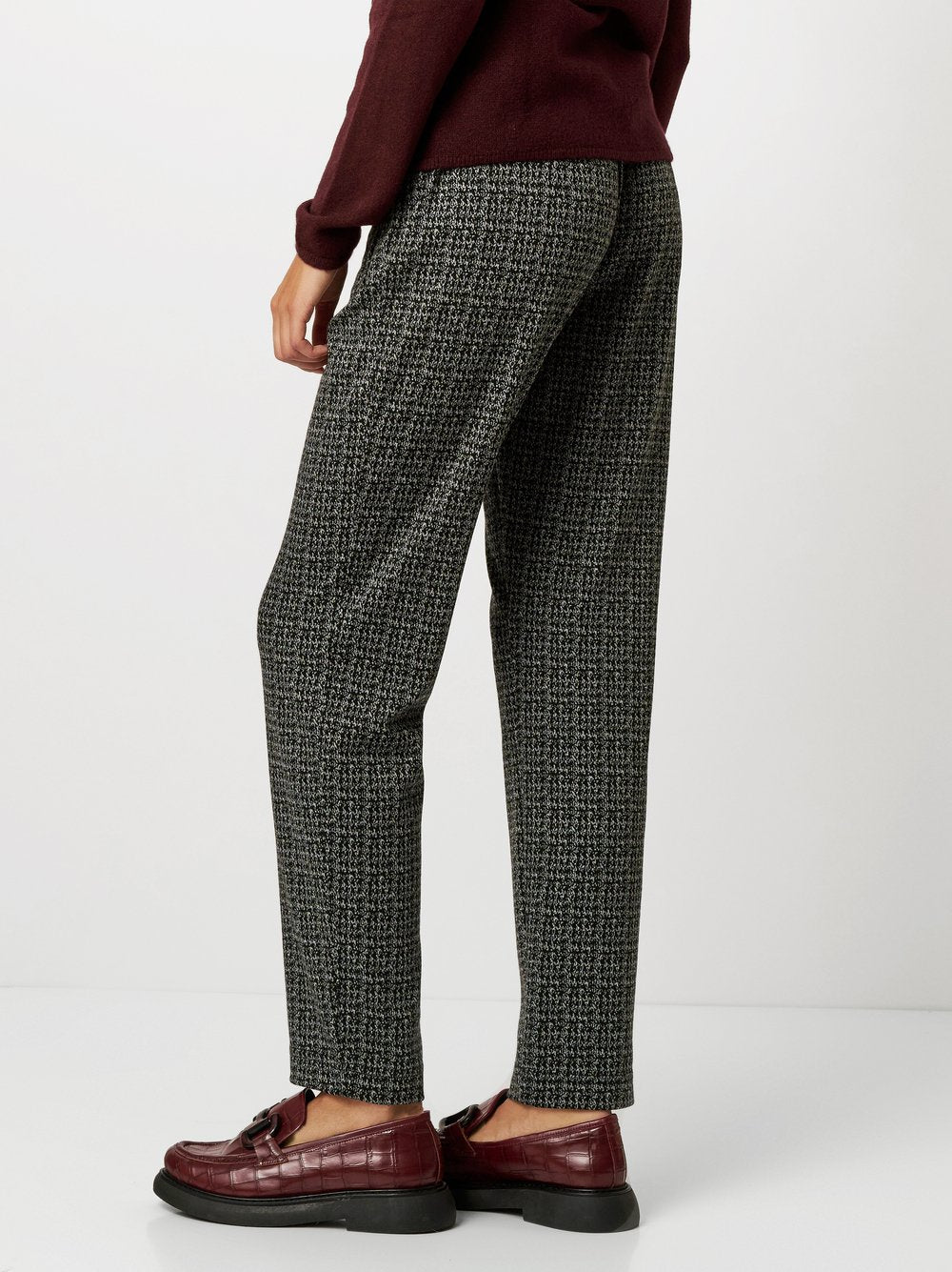 Sue Modern Chic