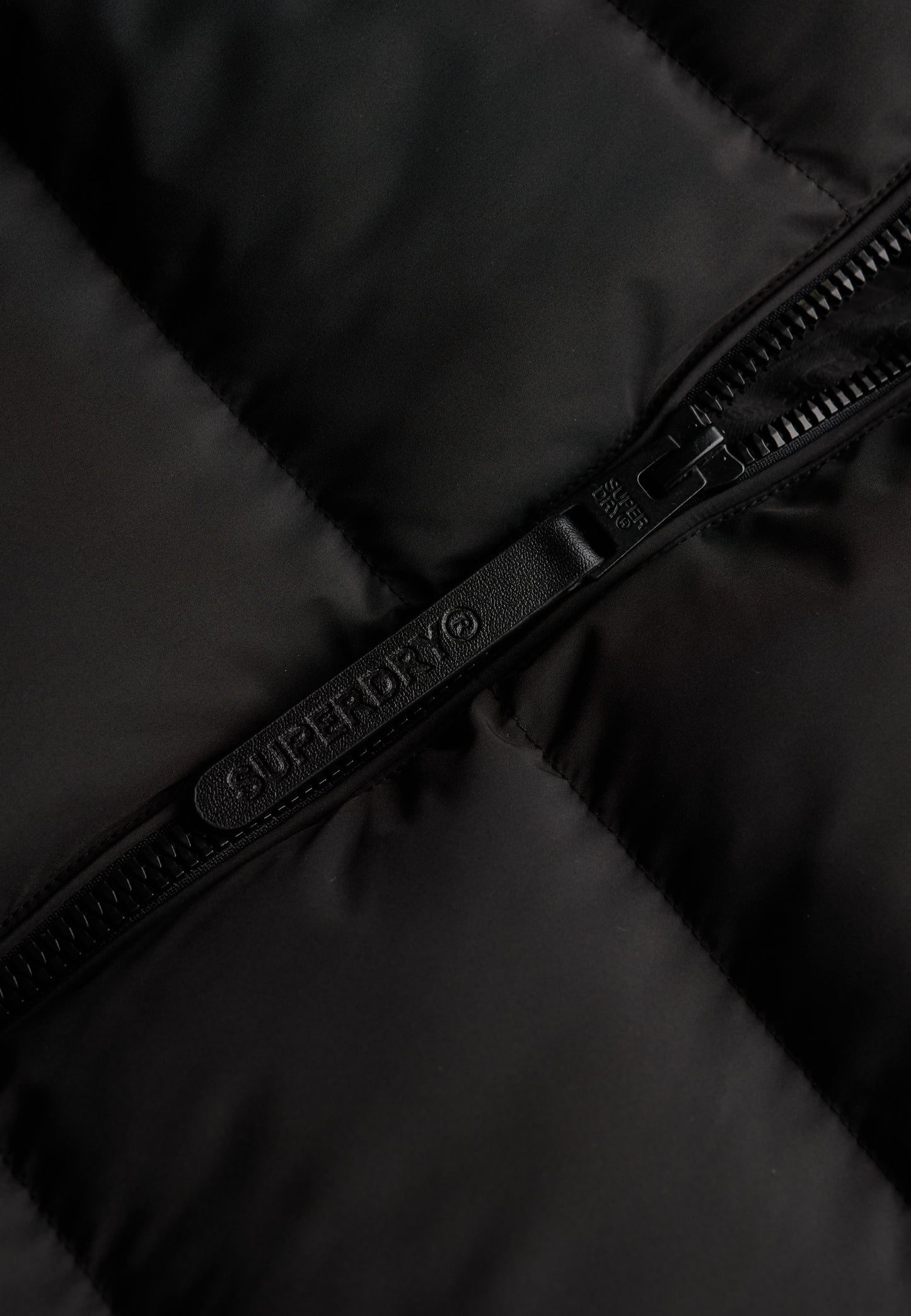 Sportliche Kapuzen-Steppjacke