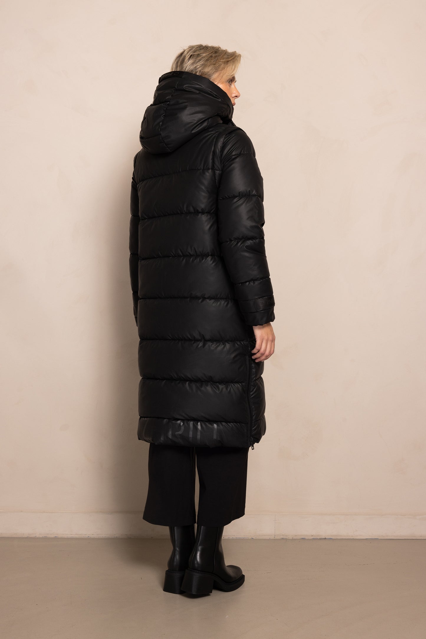 Zhrill Mantel F117 Black