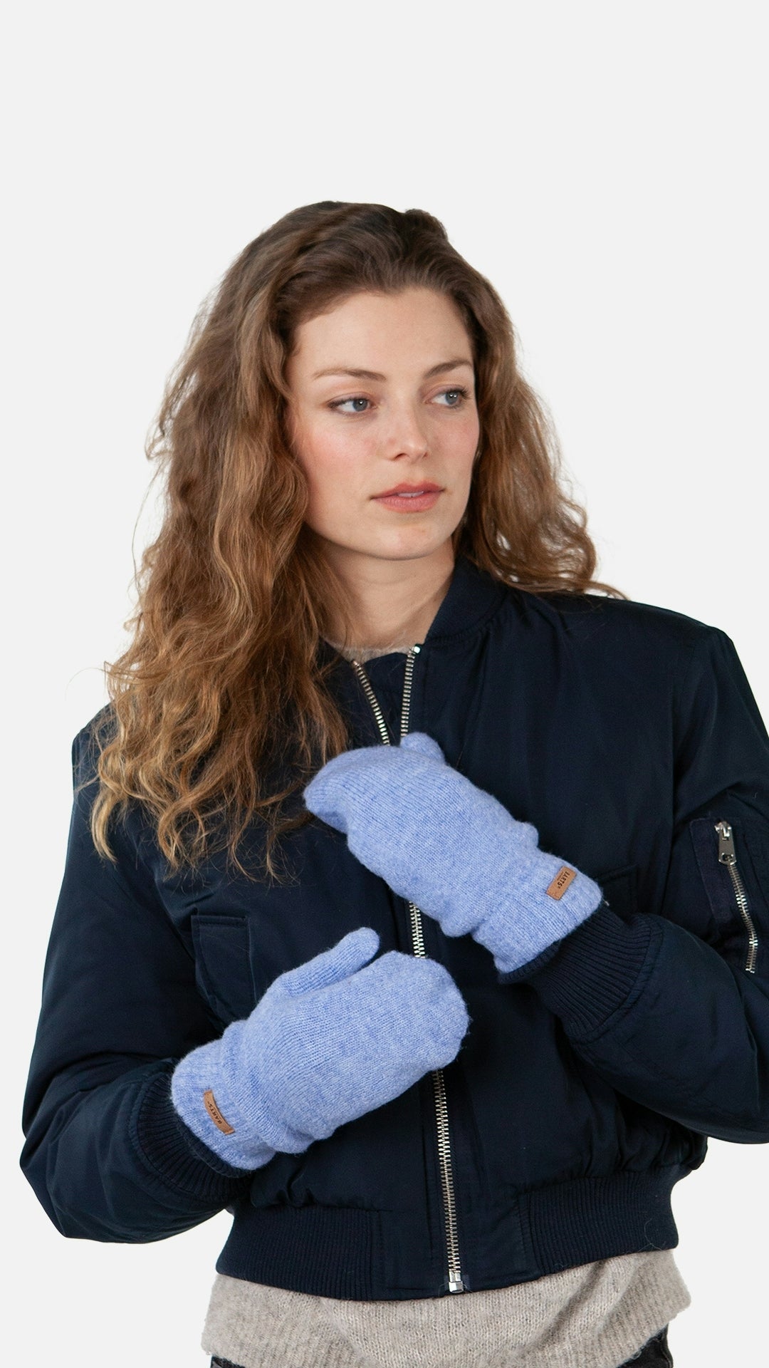 Witzia Mitts, sky