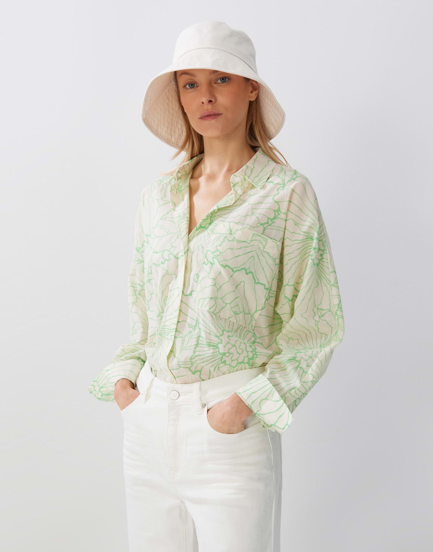 Brinea hat