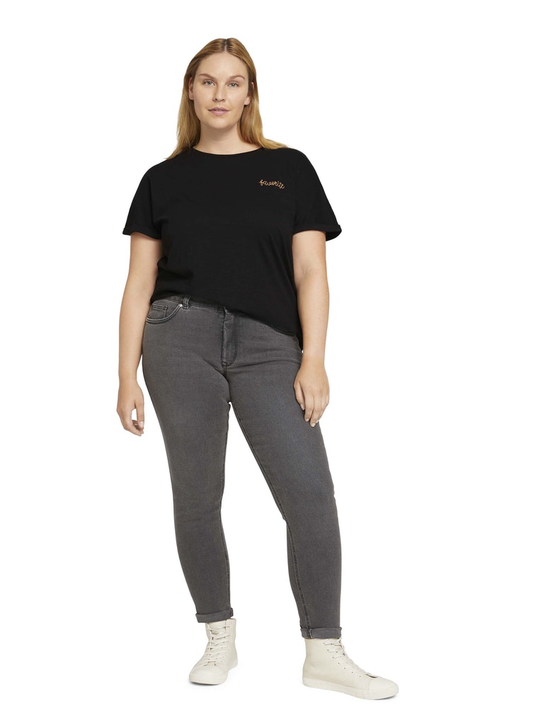 T-shirt chest embroidery, deep black