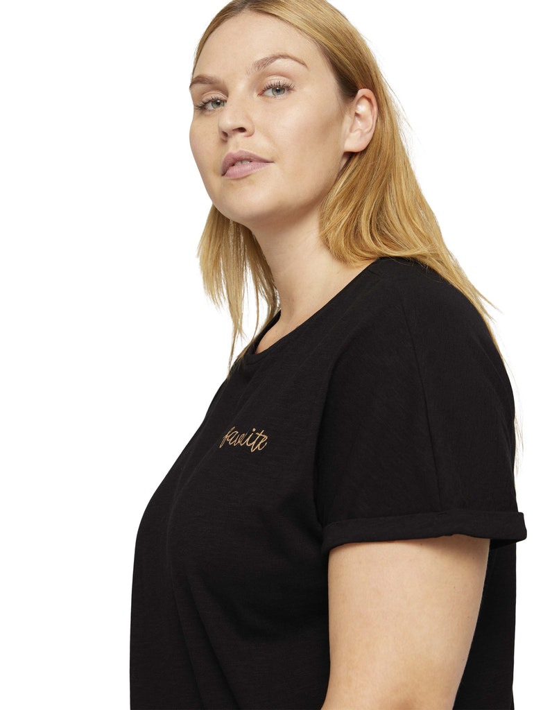 T-shirt chest embroidery, deep black