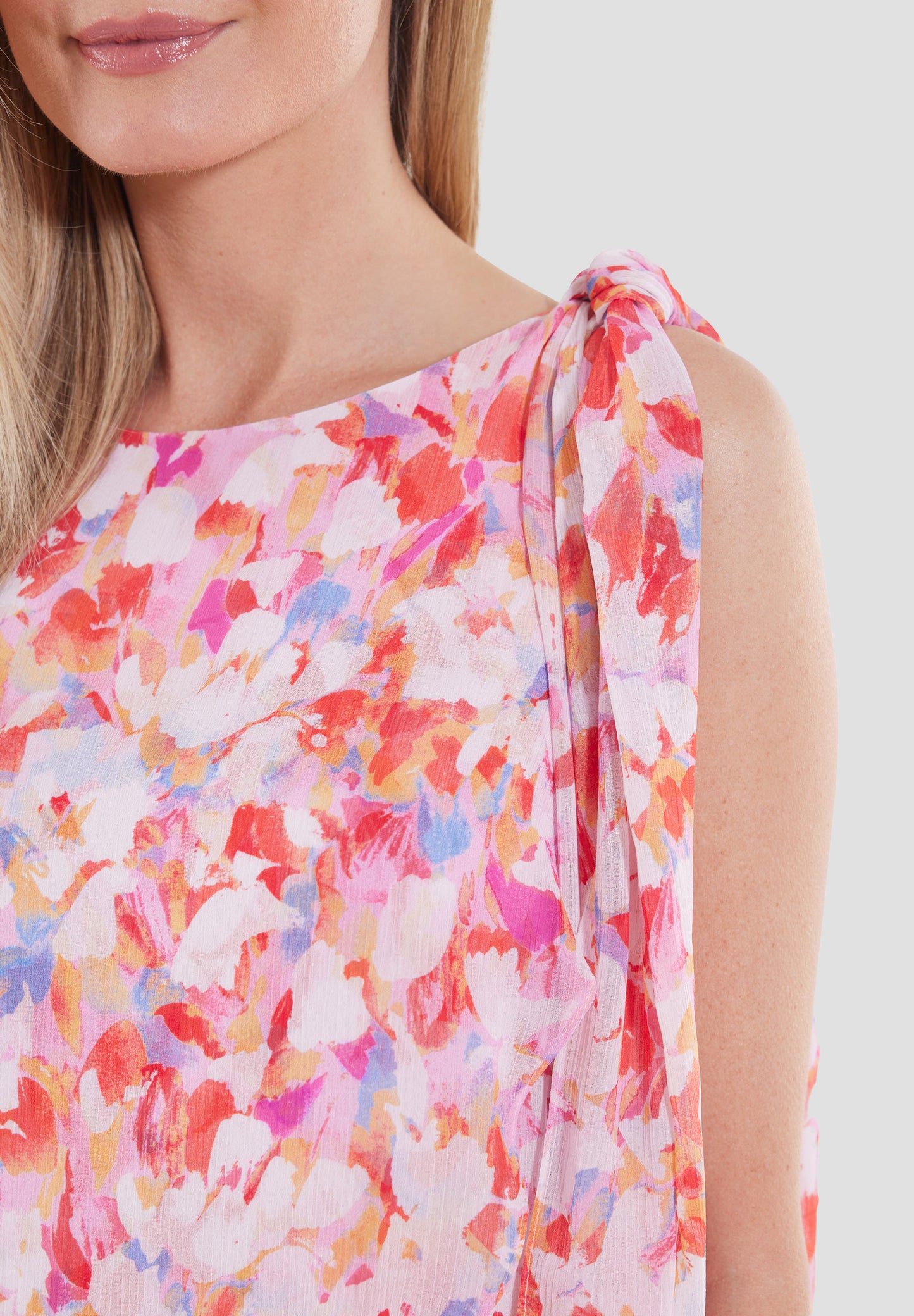 Cocktailkleid aus bedrucktem Crincle Chiffon
