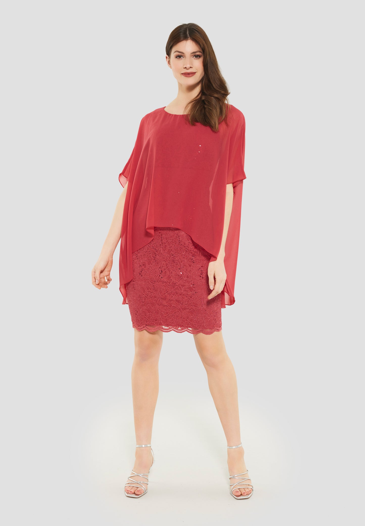 Cocktailkleid aus Spitze mit Überwurf