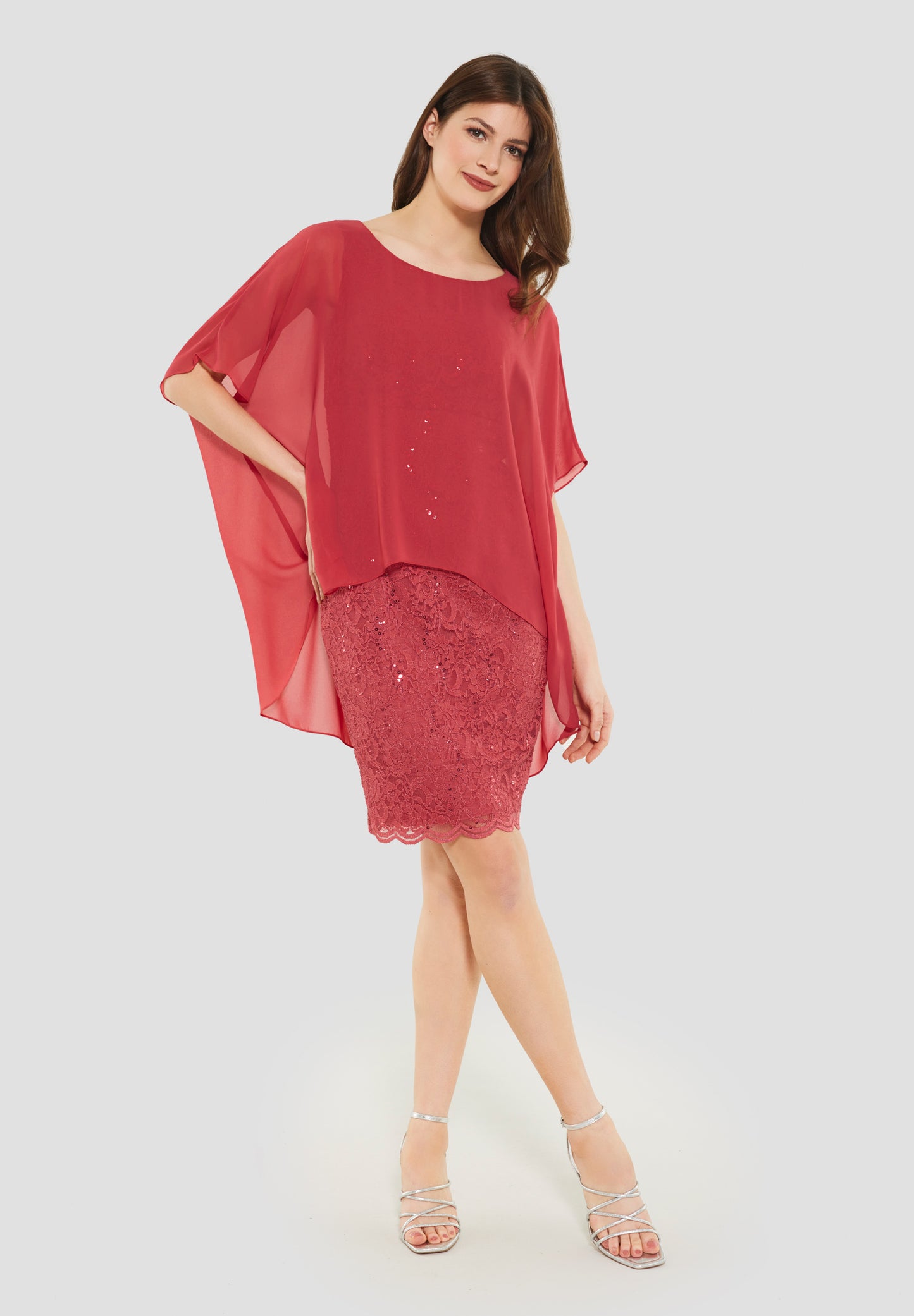 Cocktailkleid aus Spitze mit Überwurf