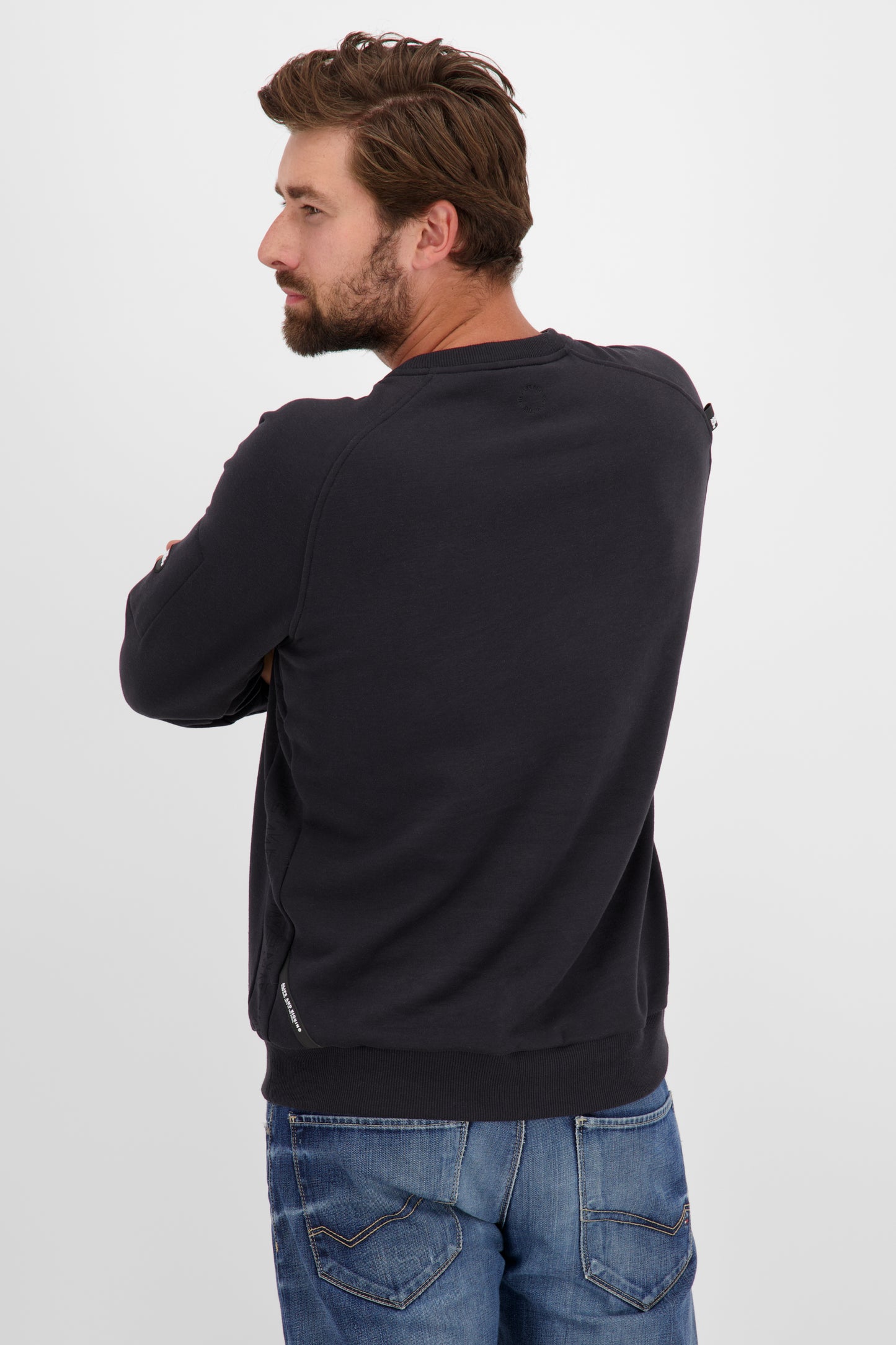VinnAK A Sweatshirt