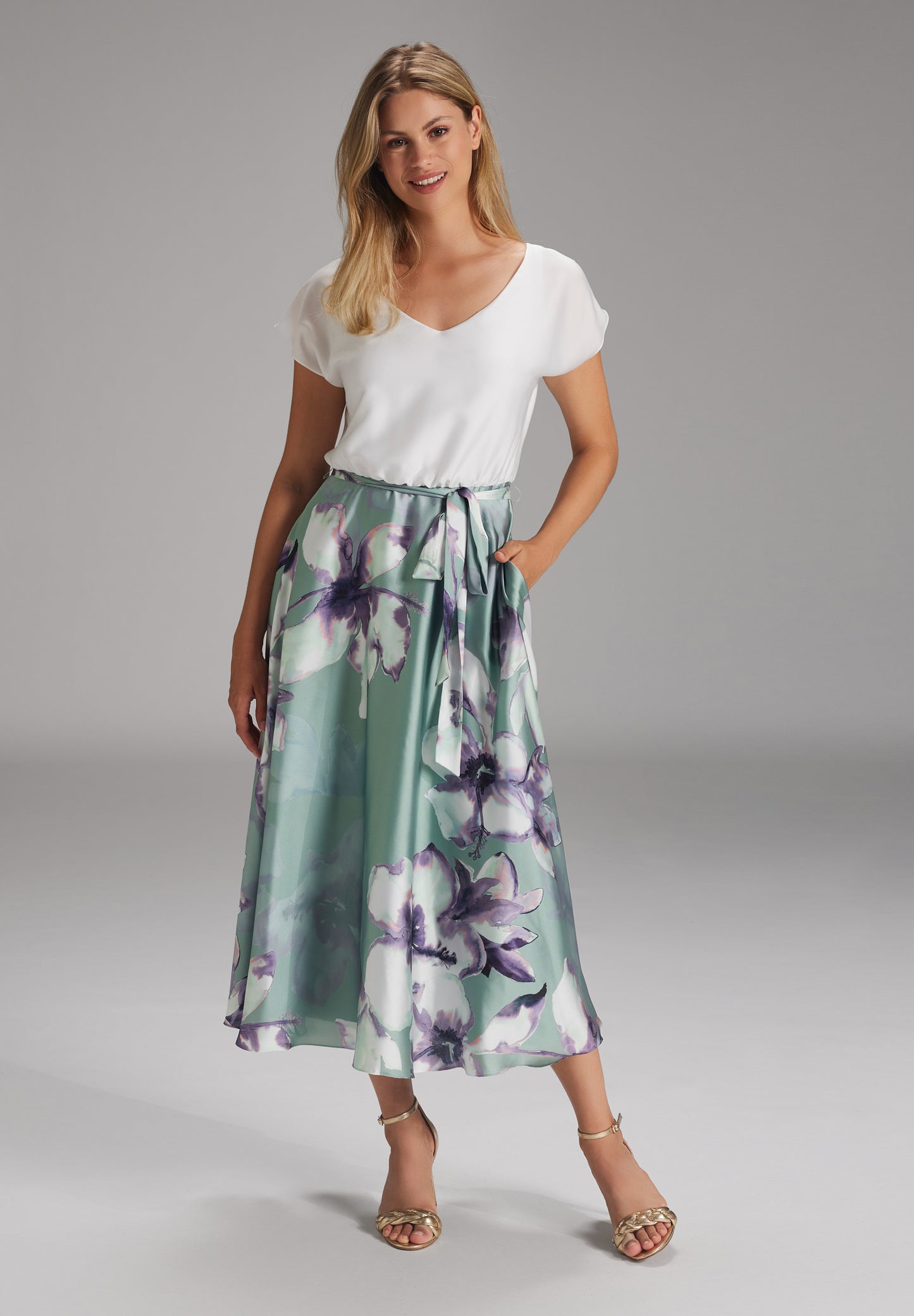 Blusiges Kleid aus nachhaltigem Satinchiffon