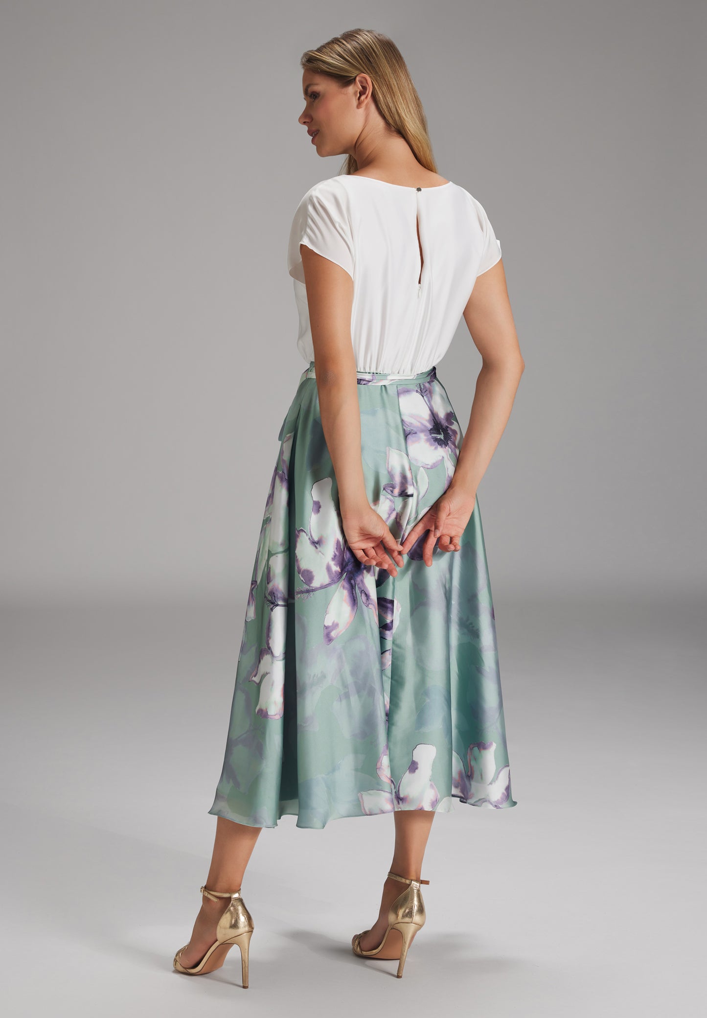 Blusiges Kleid aus nachhaltigem Satinchiffon