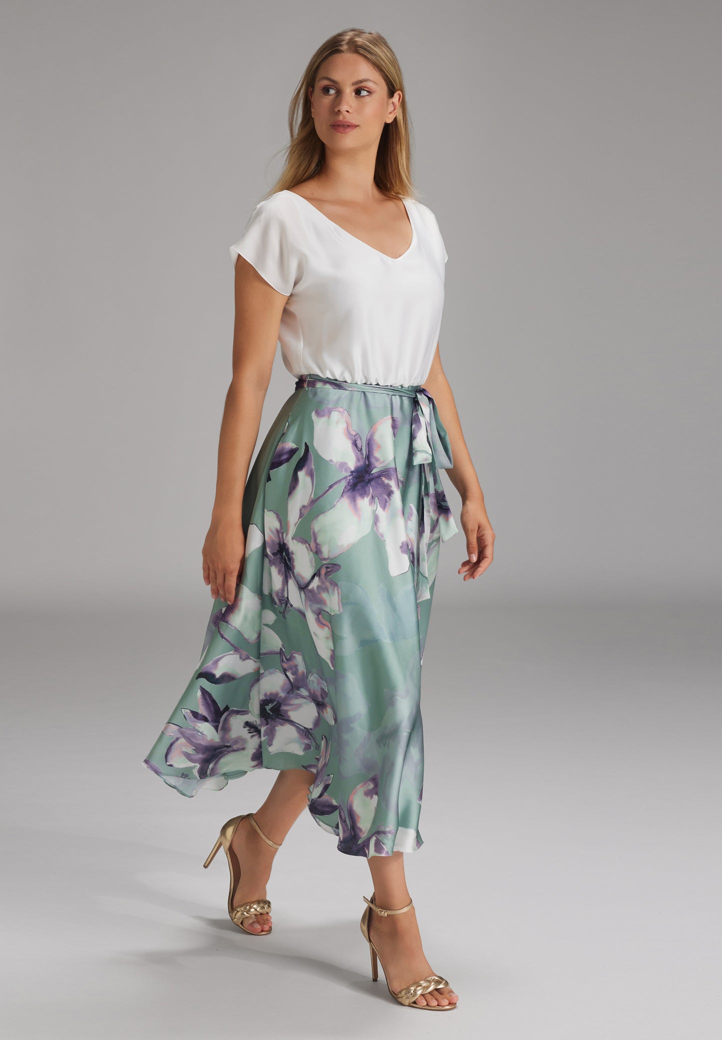 Blusiges Kleid aus nachhaltigem Satinchiffon