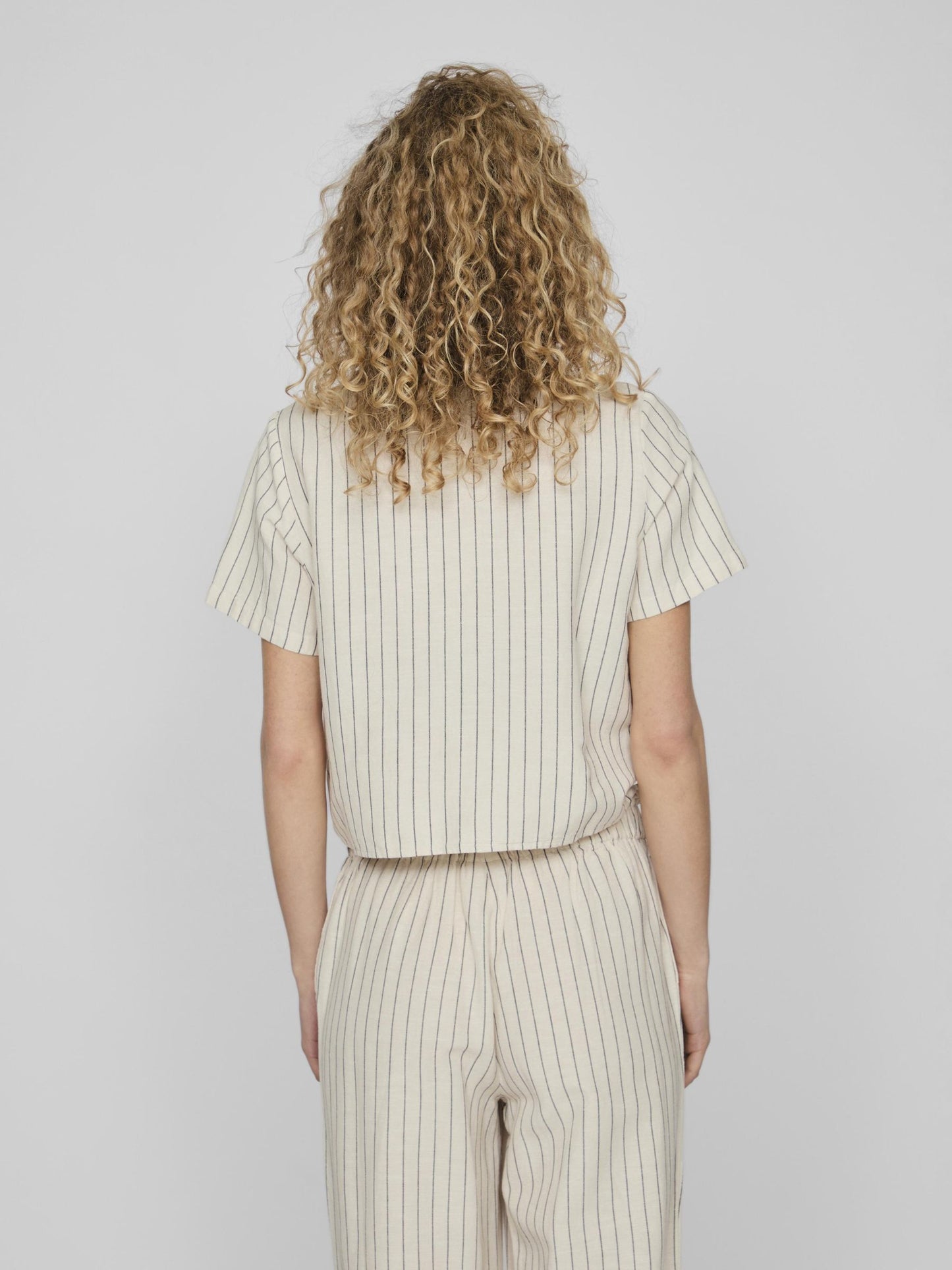 VIPRISILLA STRIPED S/S KNOT SHIRT