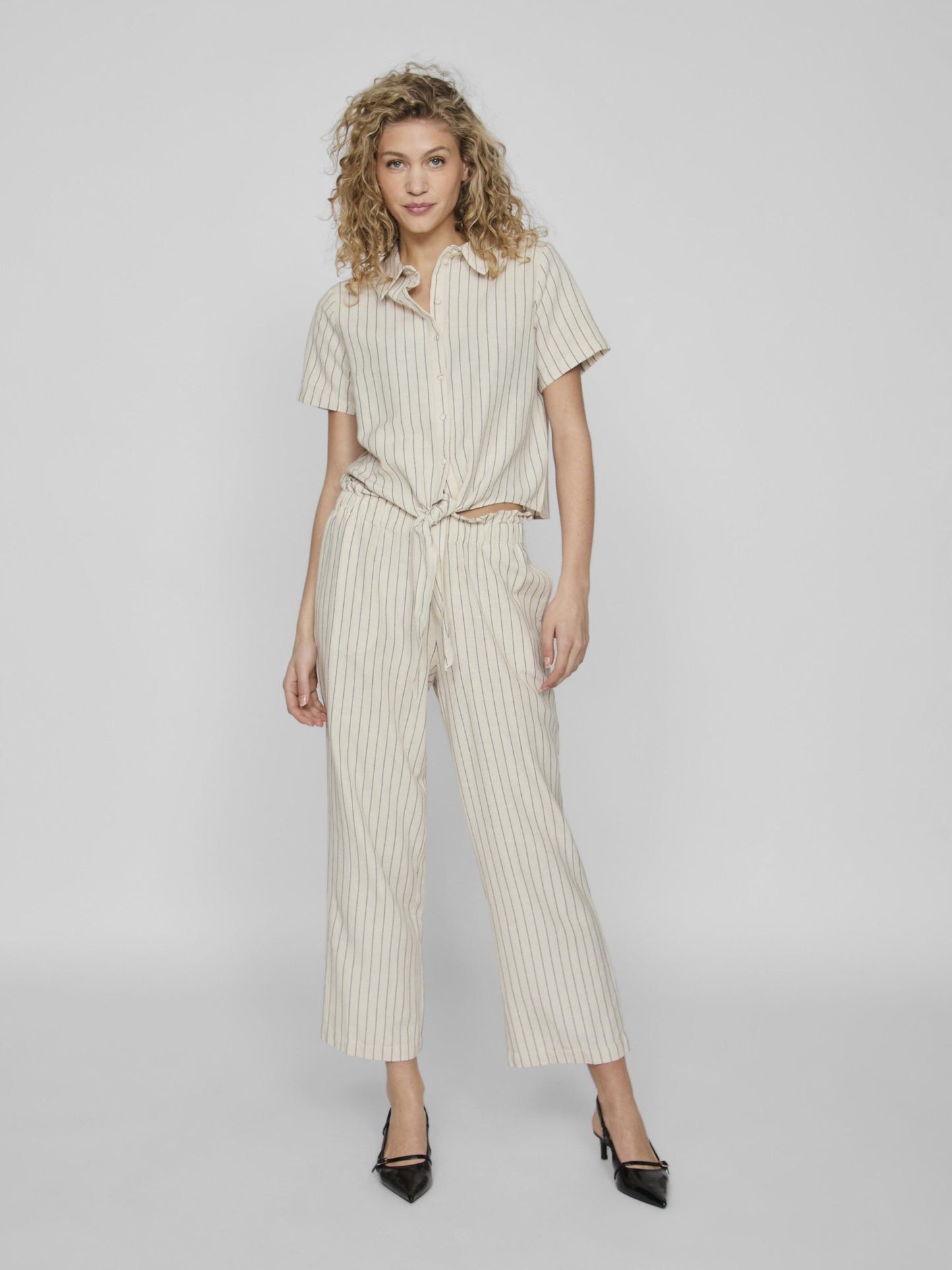 VIPRISILLA STRIPED S/S KNOT SHIRT