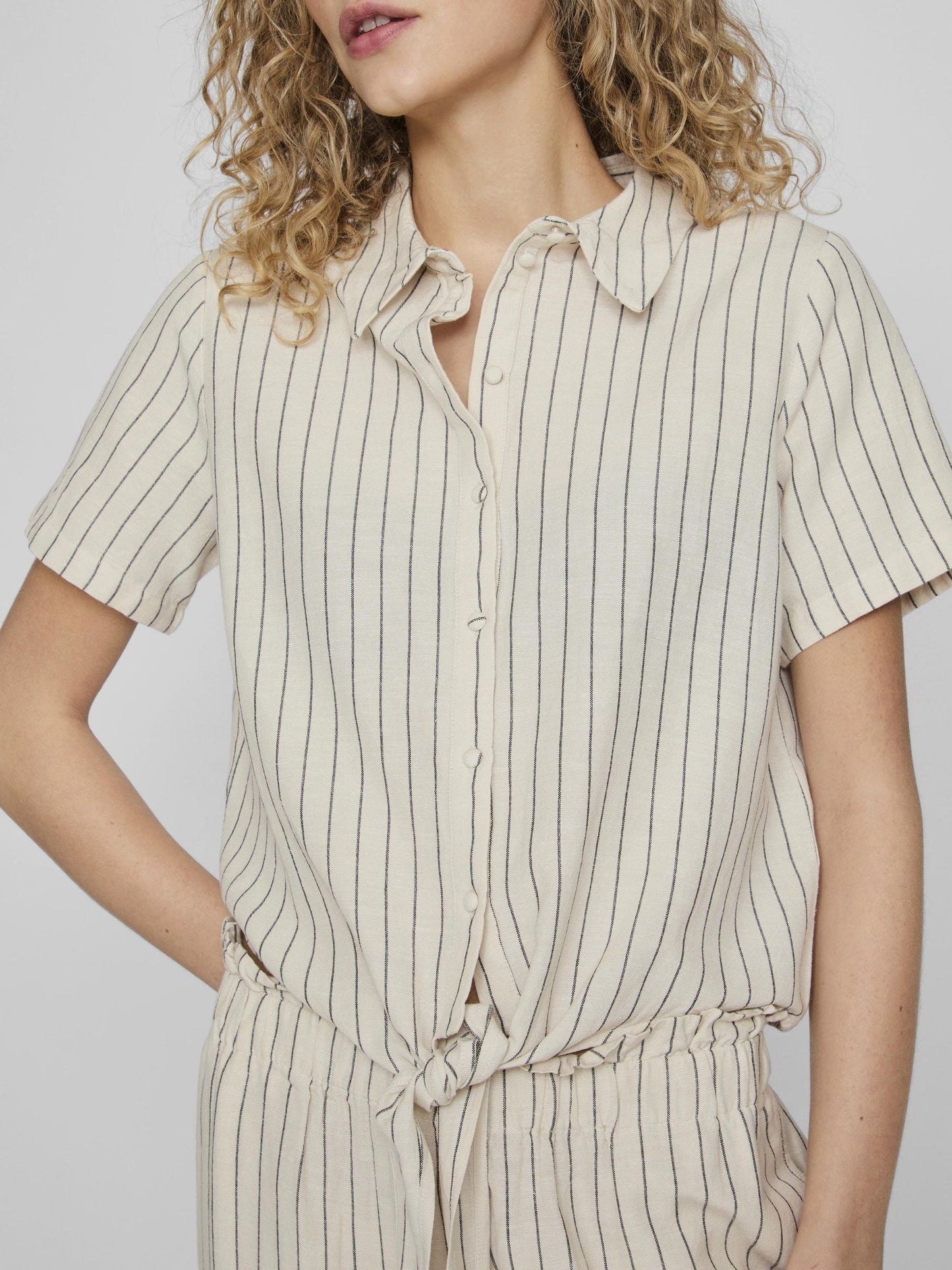 VIPRISILLA STRIPED S/S KNOT SHIRT