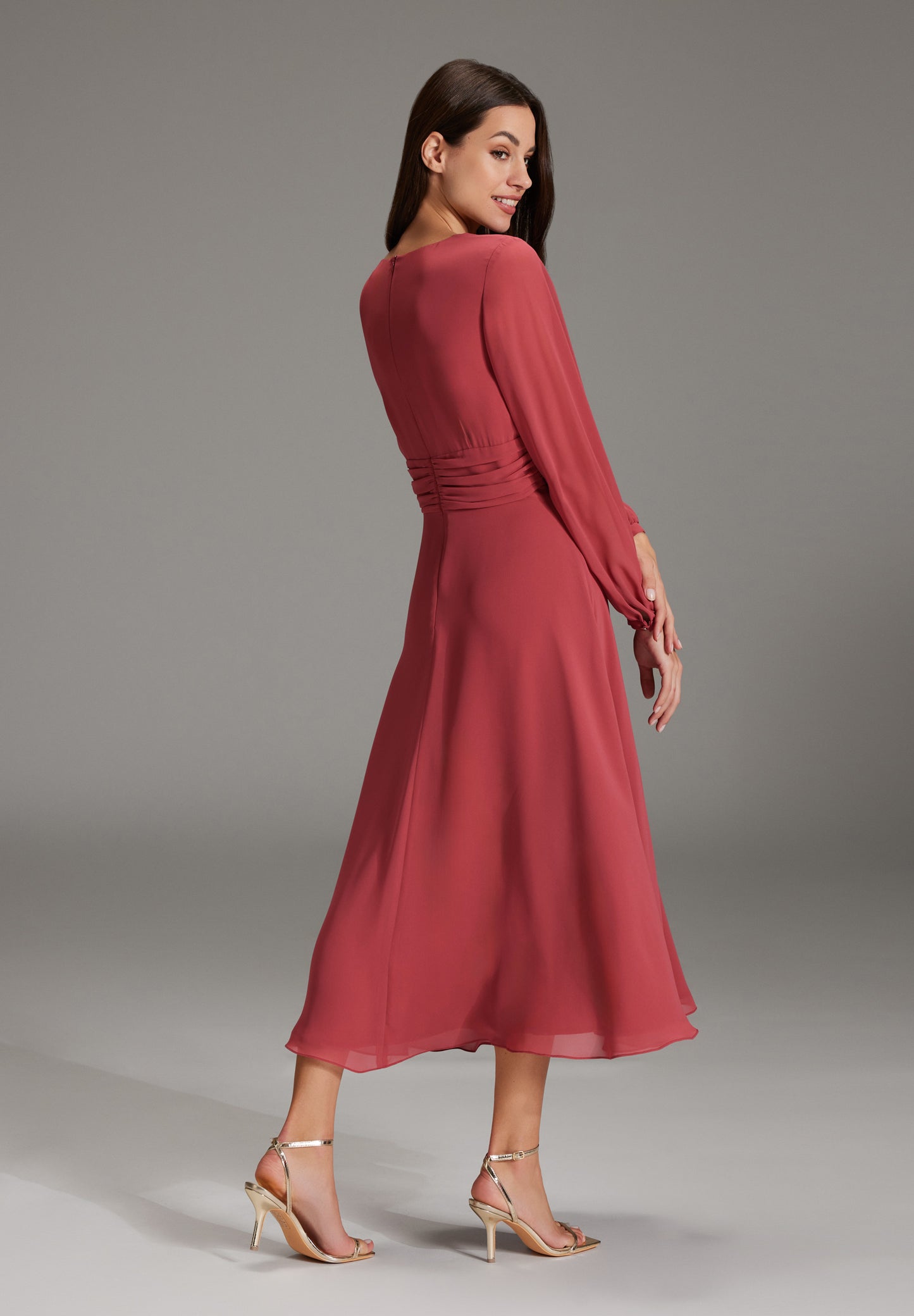 Midi Kleid aus nahhaltigem Chiffon mit Cut-Out