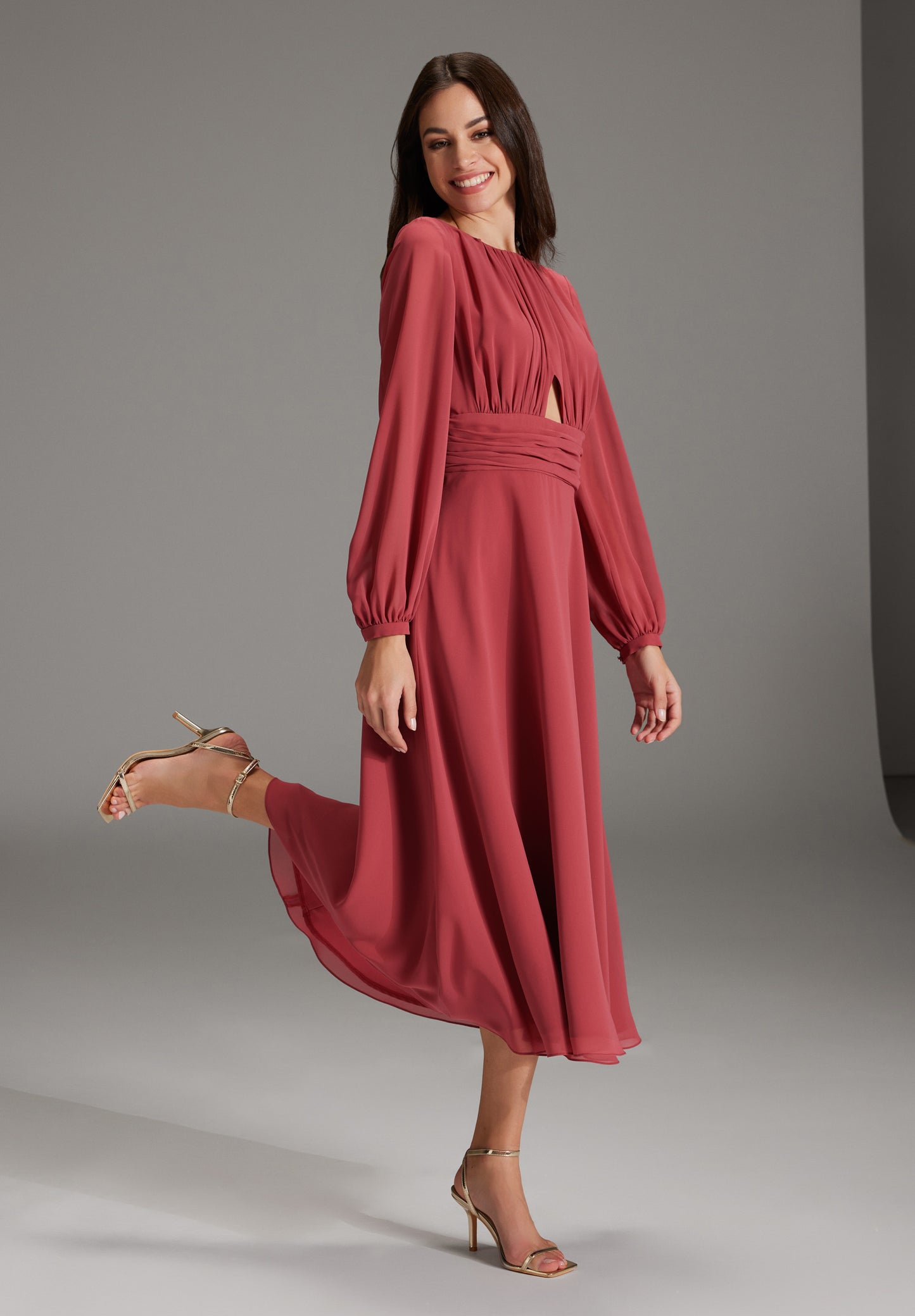 Midi Kleid aus nahhaltigem Chiffon mit Cut-Out