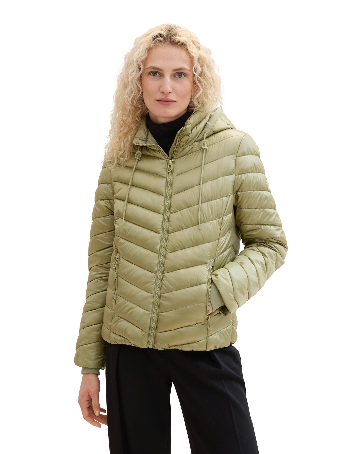 Leichte Steppjacke mit Kapuze