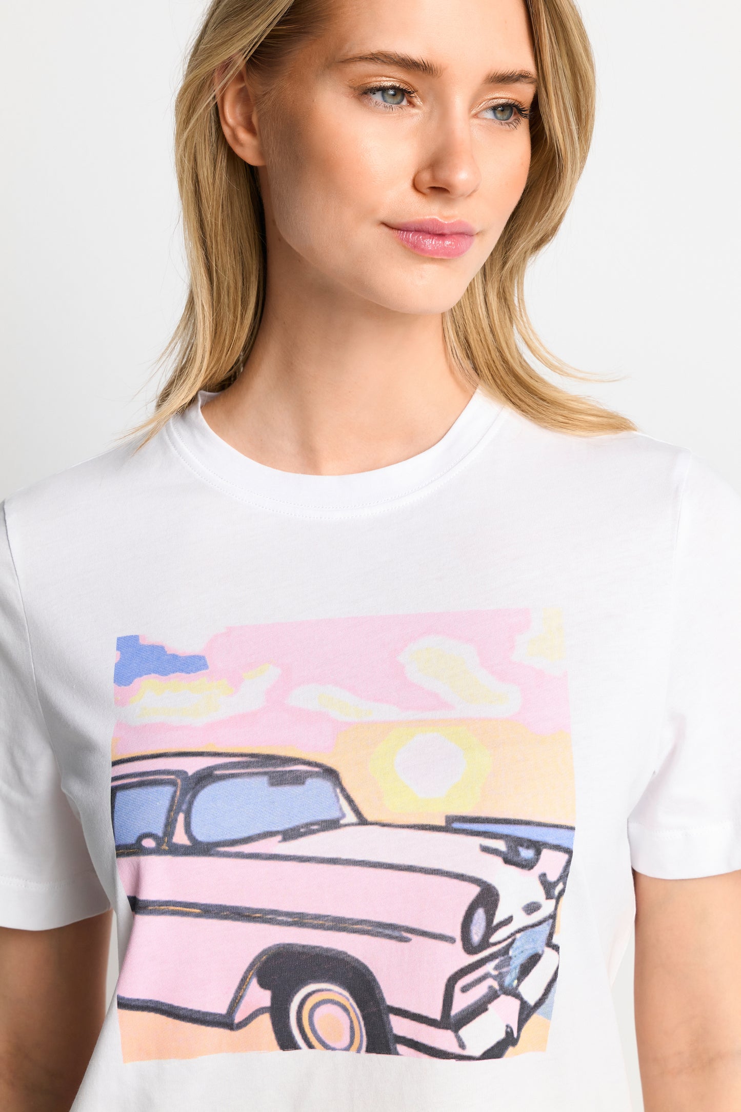 elegant fit T-Shirt barbie car print organic