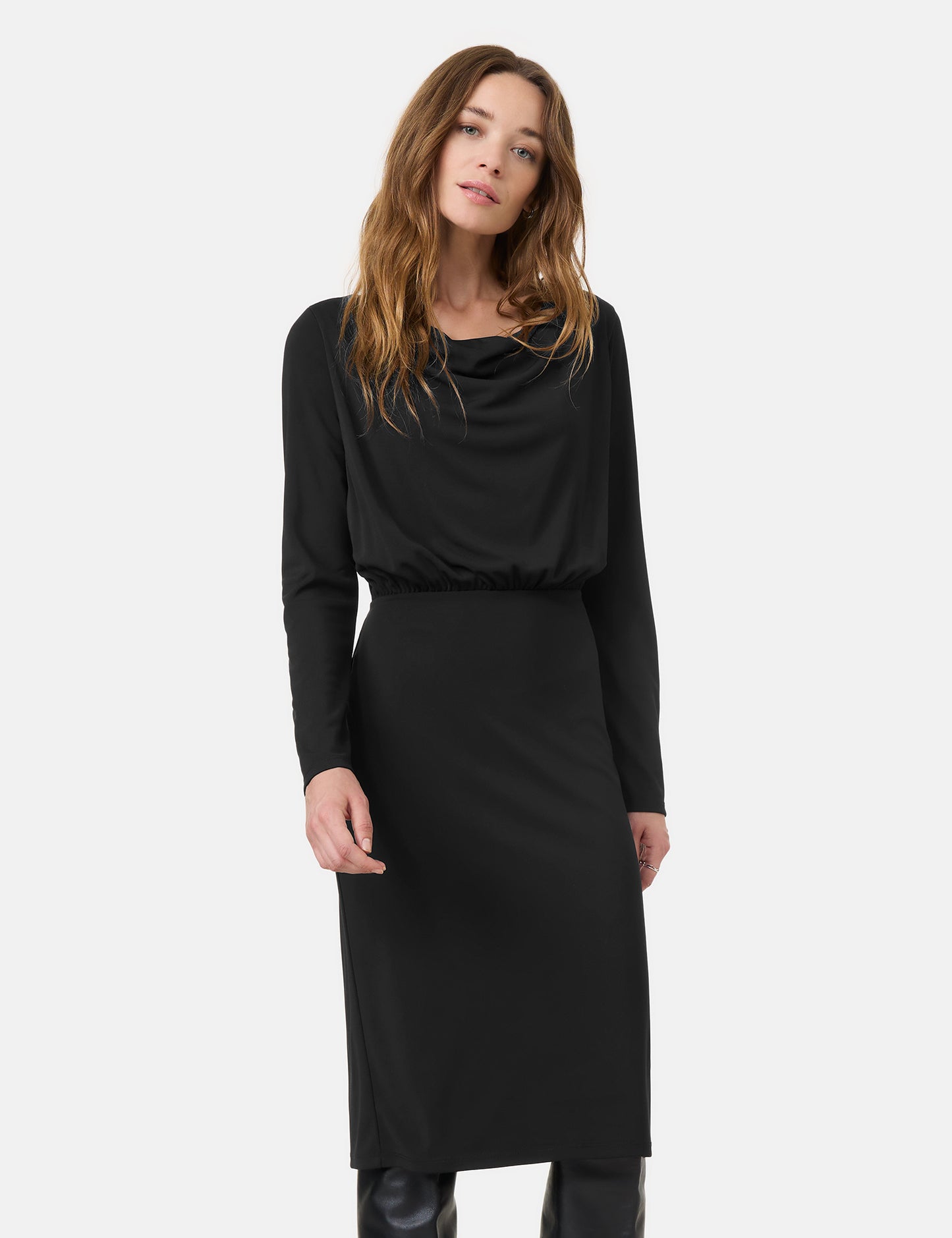 Feminines Kleid mit Wasserfallausschnitt