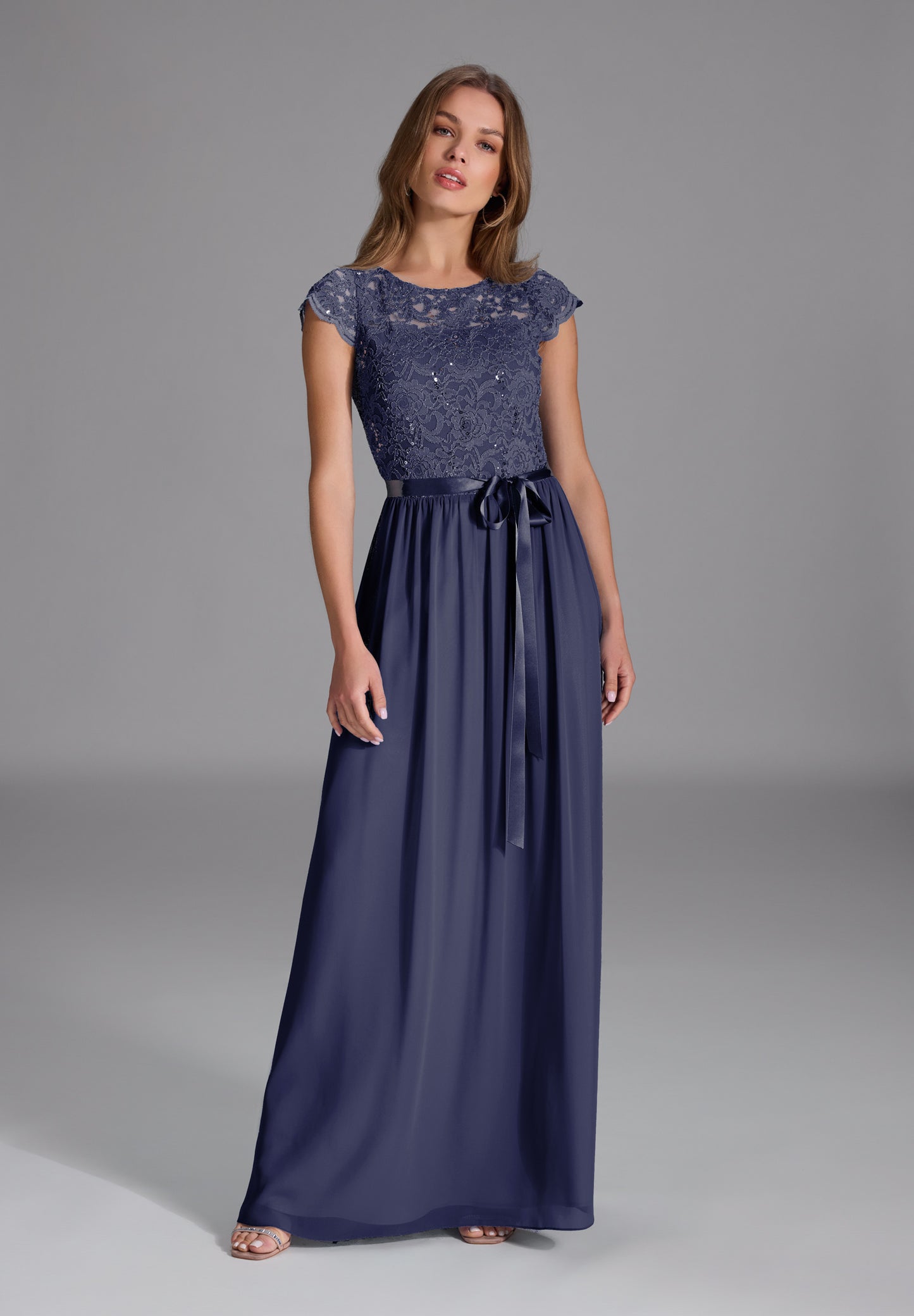 Abendkleid aus Chiffon mit paillettenbesetztem Spitzenoberteil