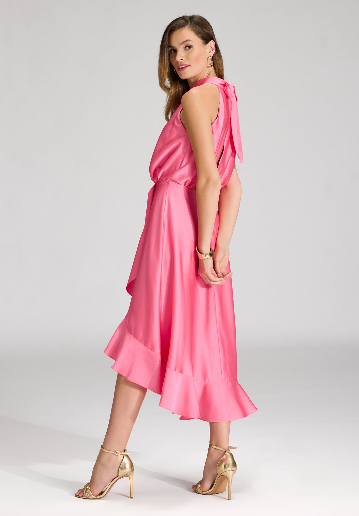 Cocktail Kleid aus nachhaltigem Satin mit Volant am Saum