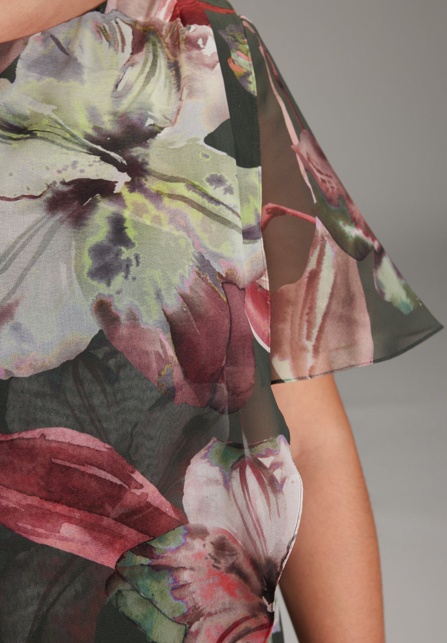 Curve / Hängerchen im Lagenlook aus nachhaltigem Chiffon mit Blumendruck