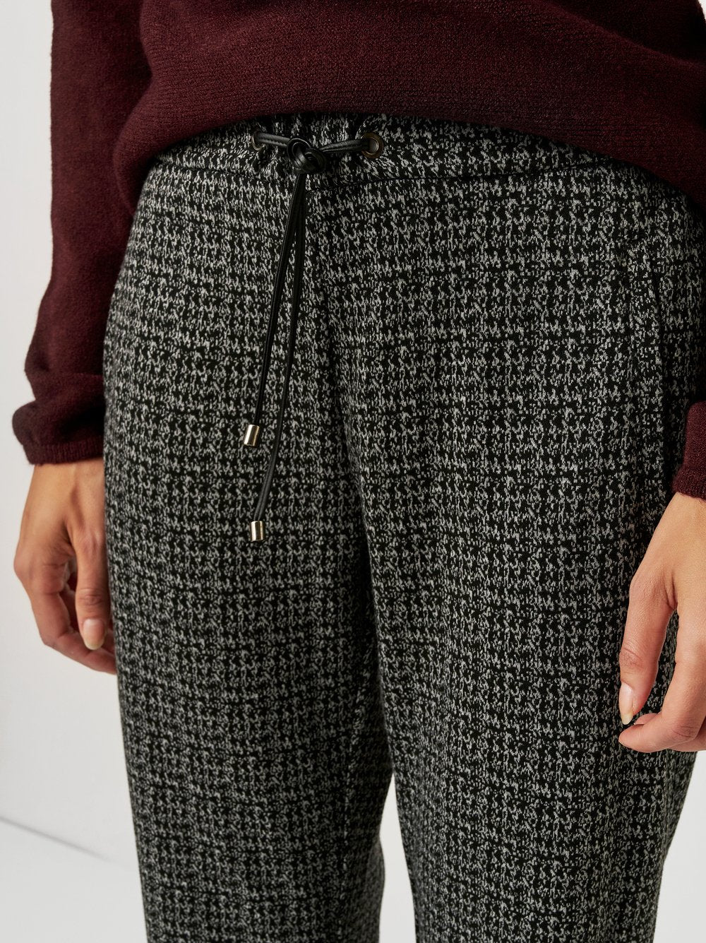 Sue Modern Chic