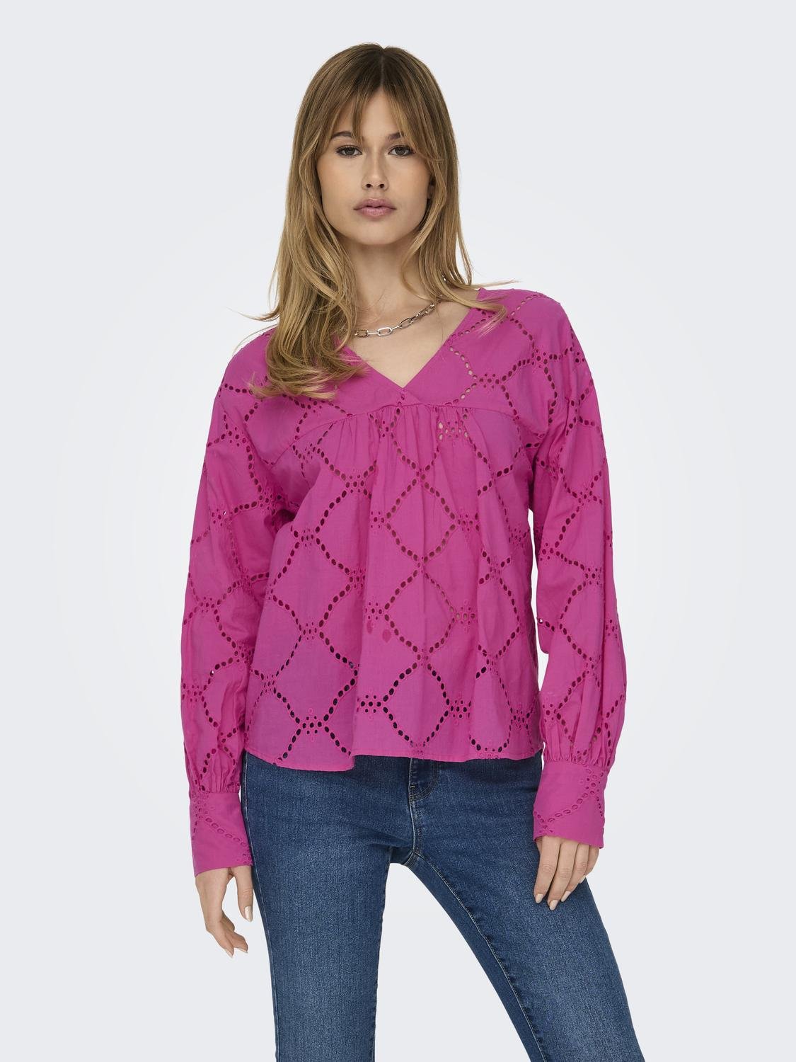 ONLDORA GELLAR LS V-NECK EMB TOP WVN