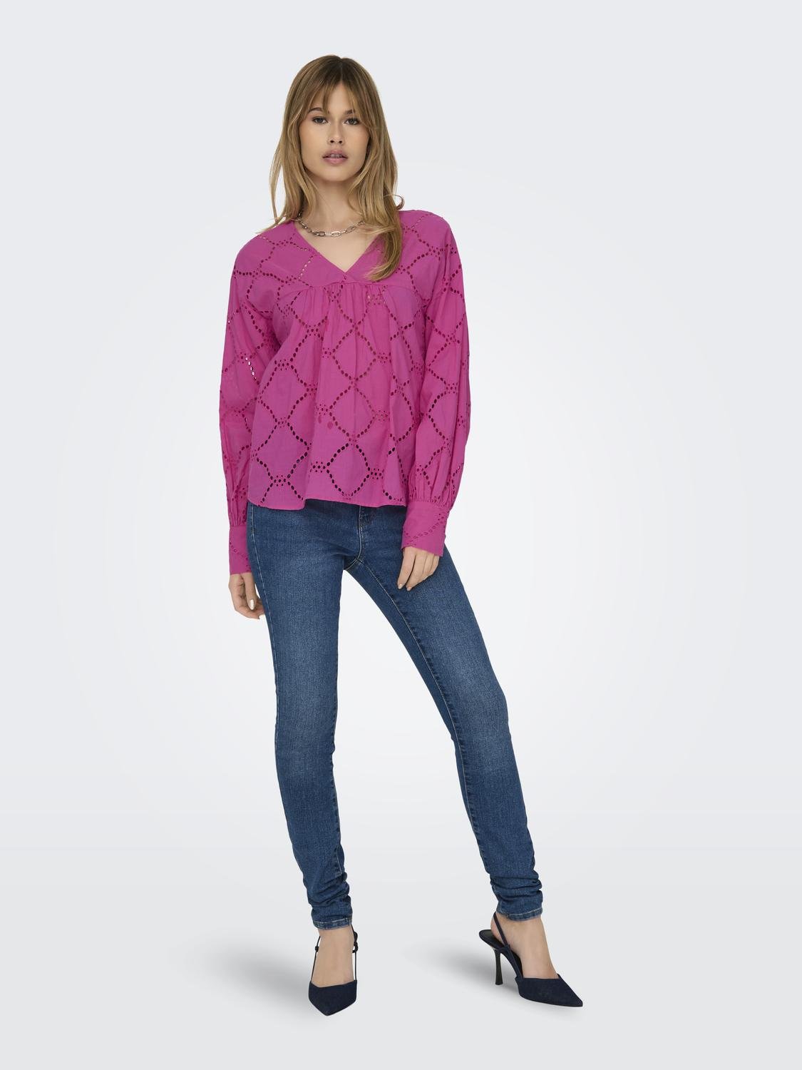 ONLDORA GELLAR LS V-NECK EMB TOP WVN