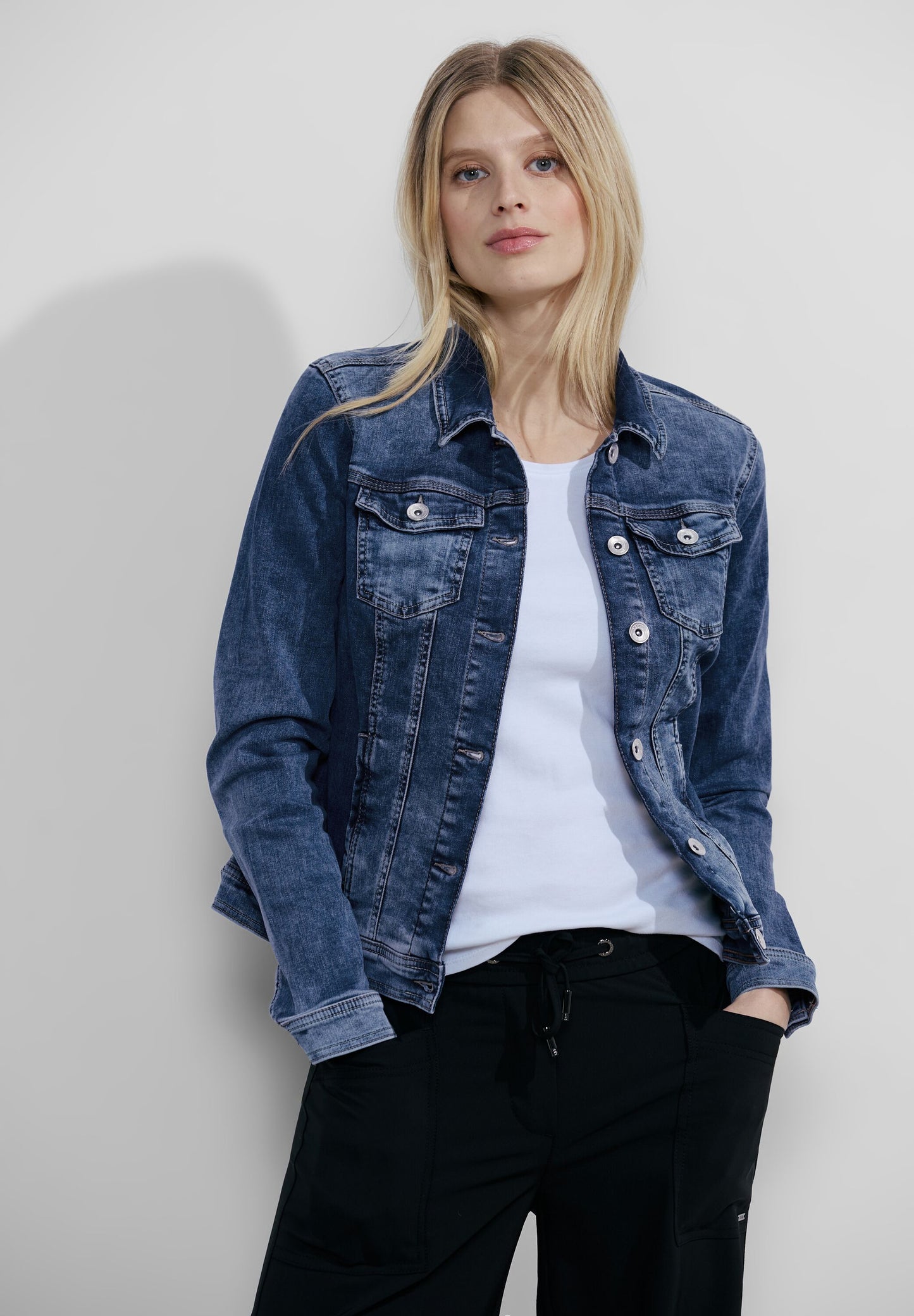 Blaue Jeansjacke