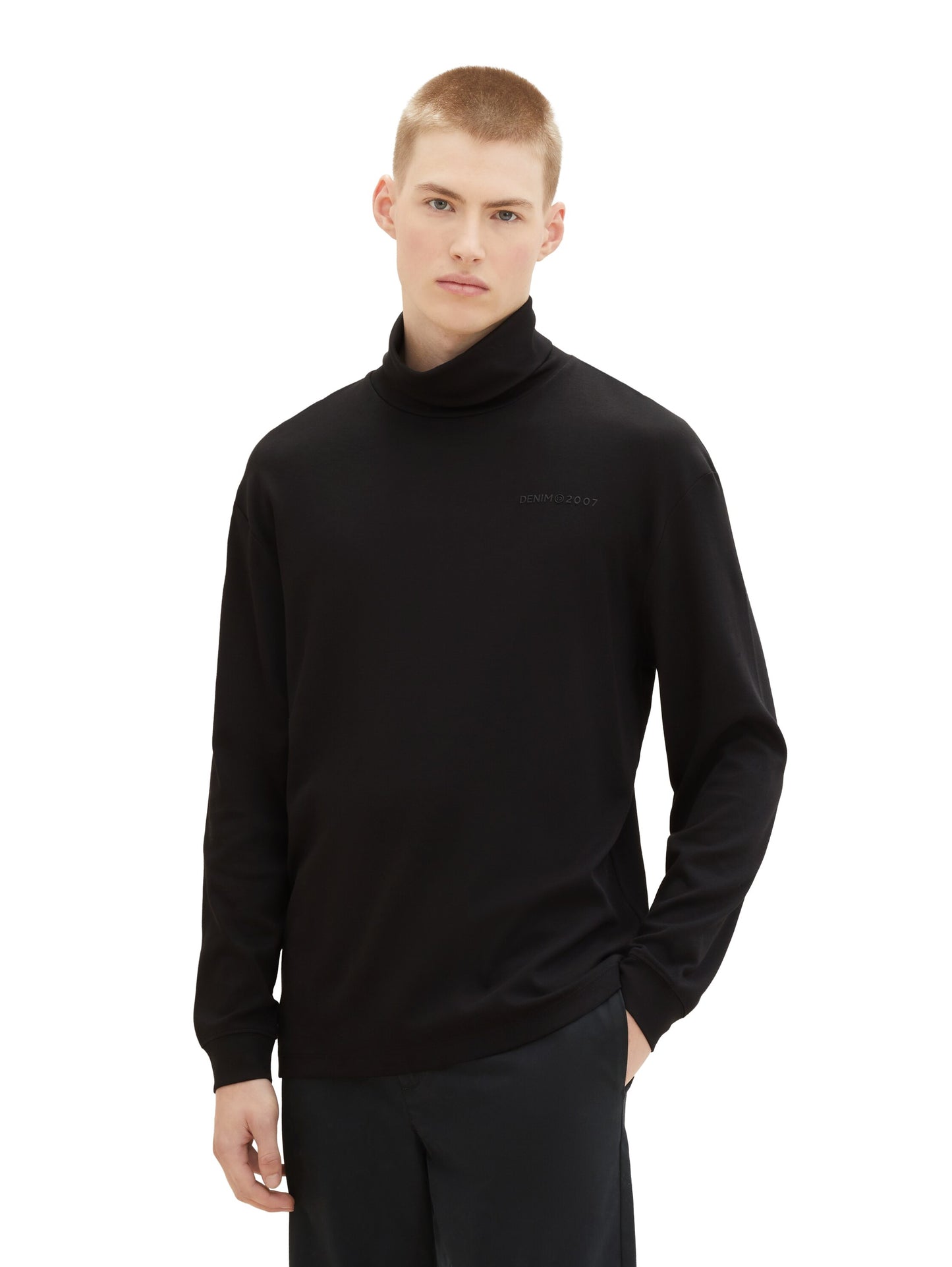 relaxed turtleneck longsleeve