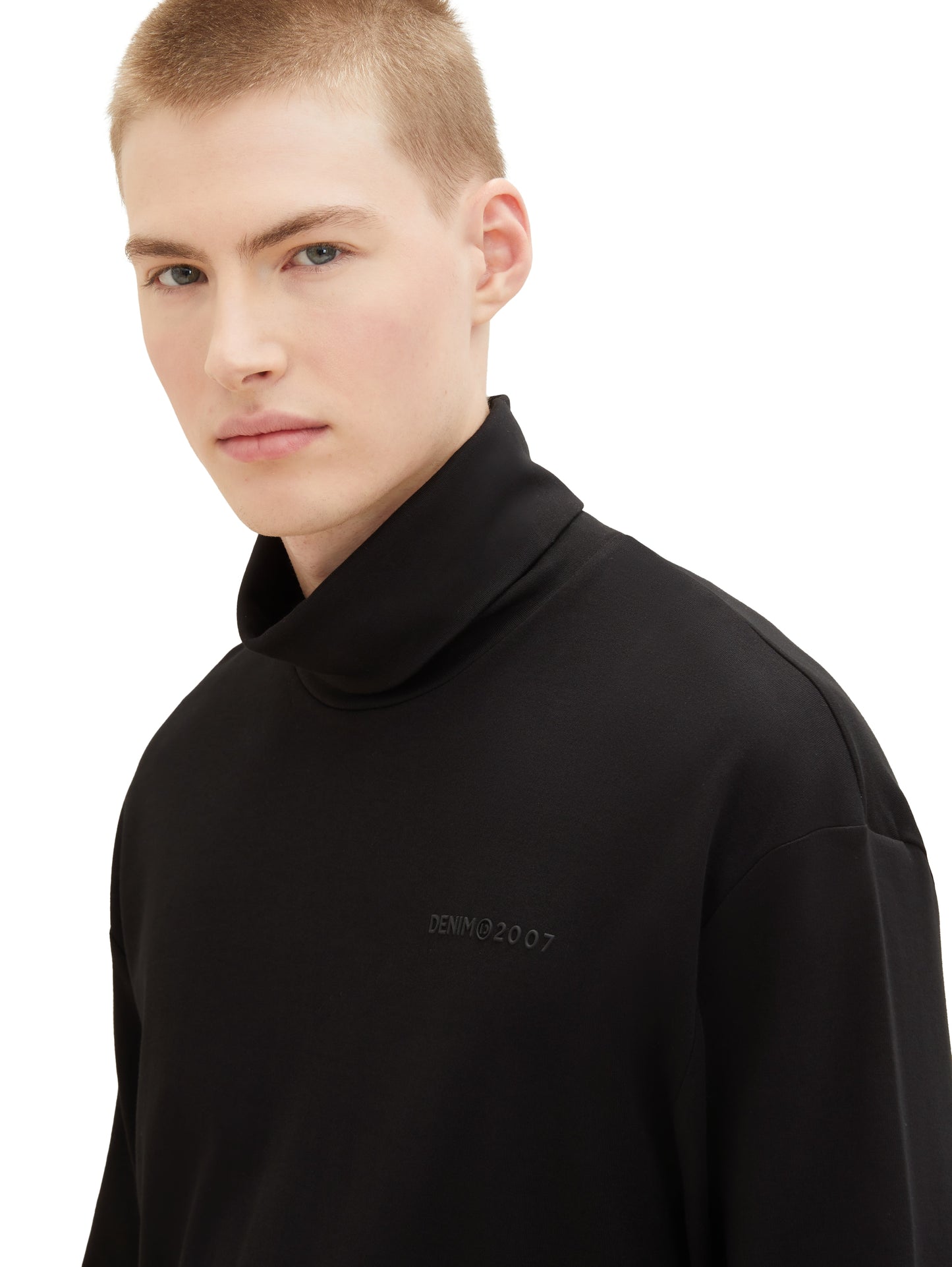 relaxed turtleneck longsleeve