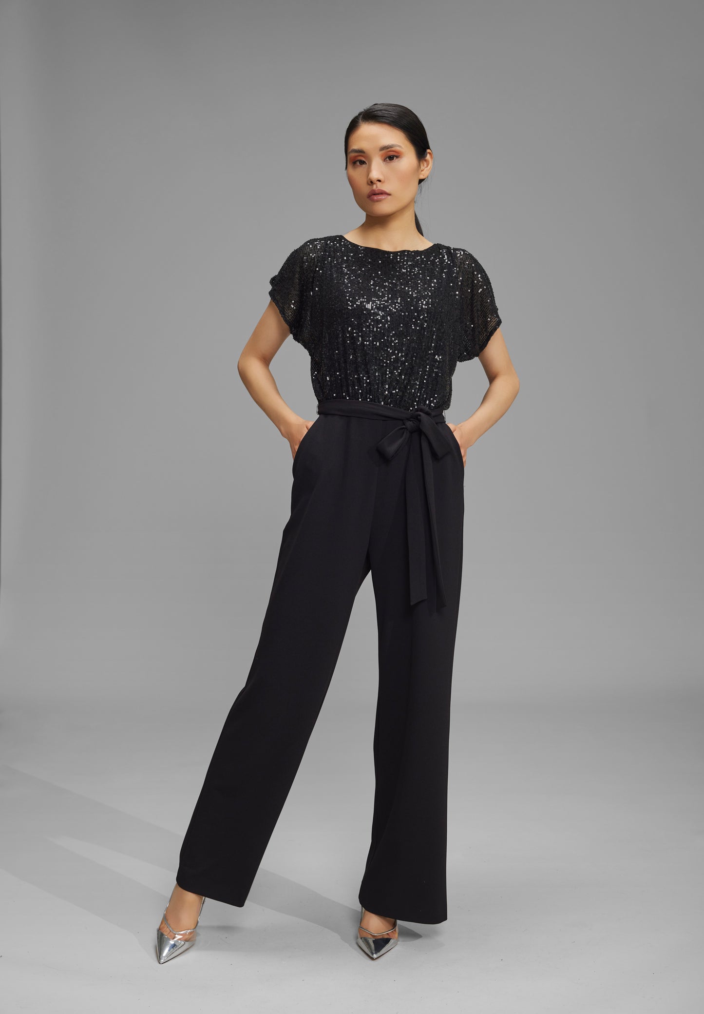 Jumpsuit mit Cut-Outs und weitem Bein