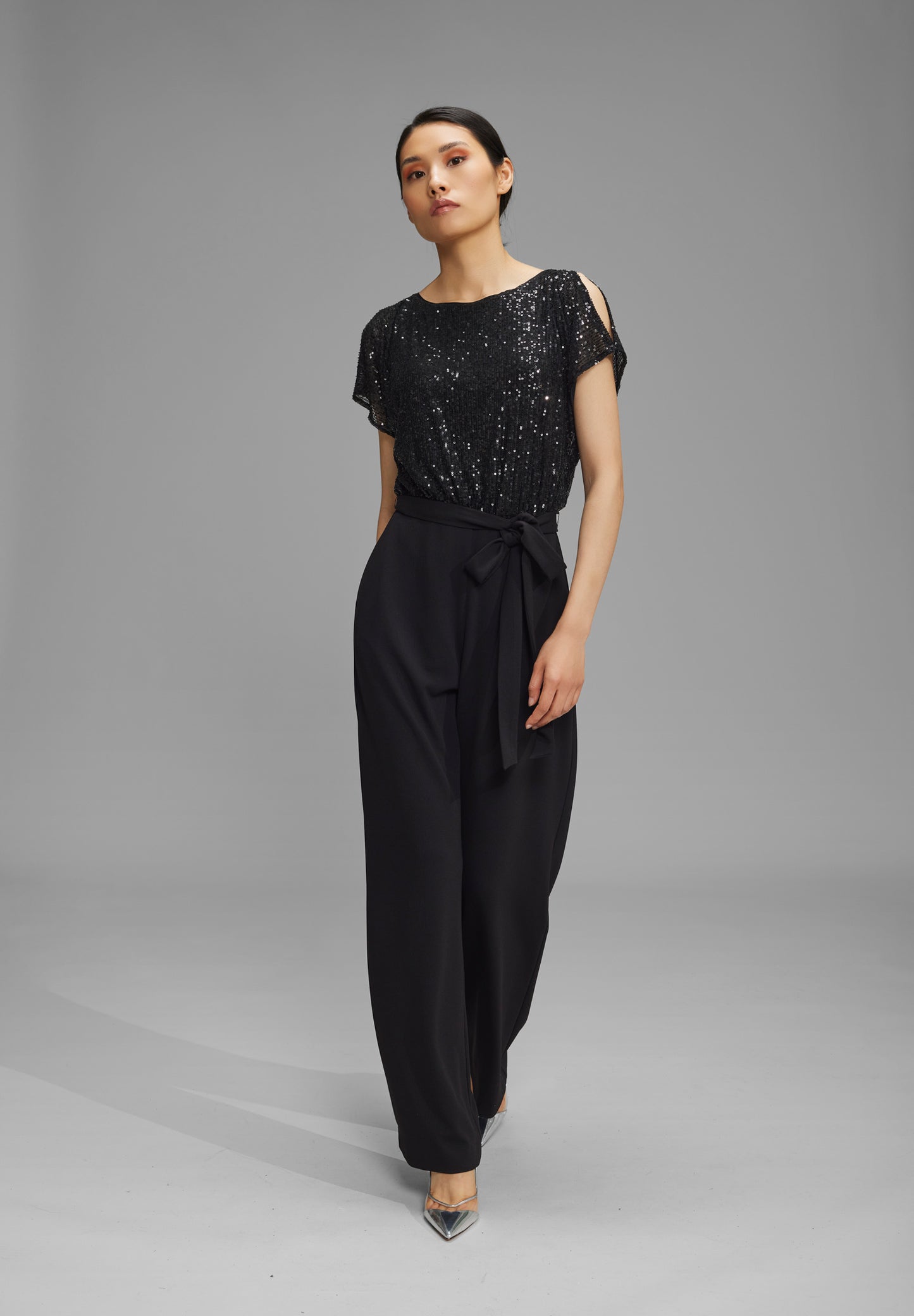 Jumpsuit mit Cut-Outs und weitem Bein