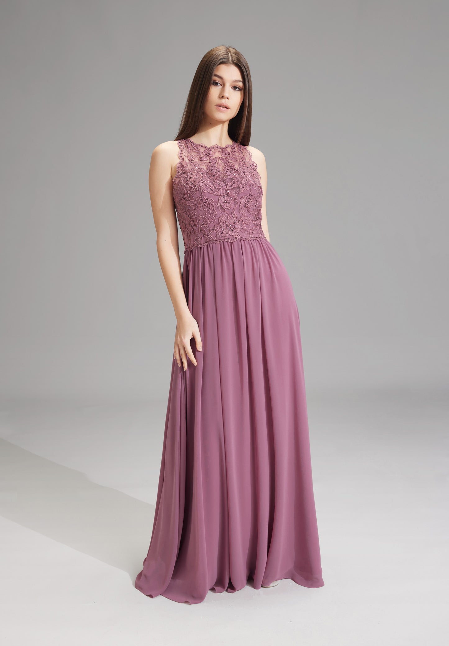 High-closed-Abendkleid mit floraler Spitze